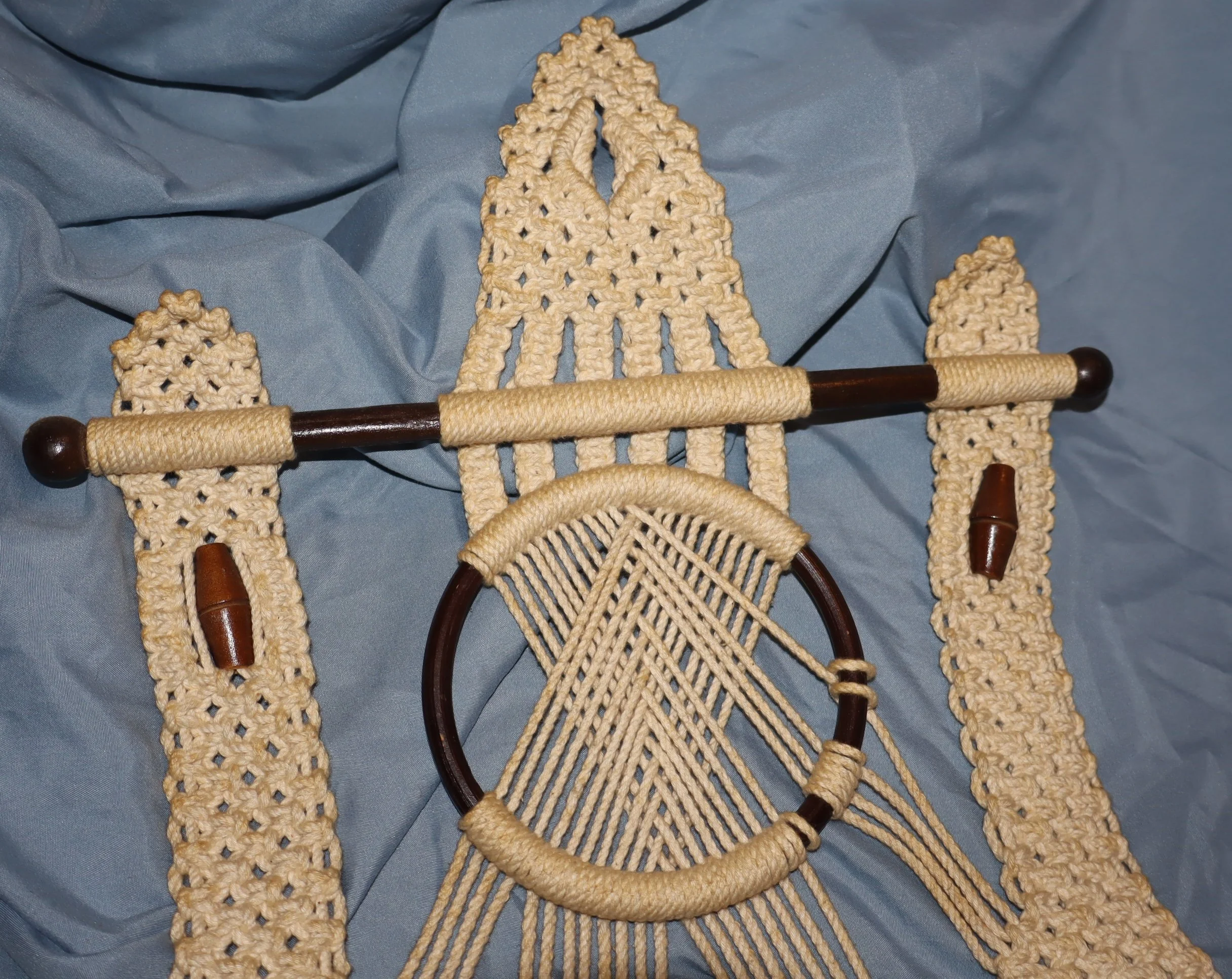 Vintage macrame wall hanger w/wood accents
