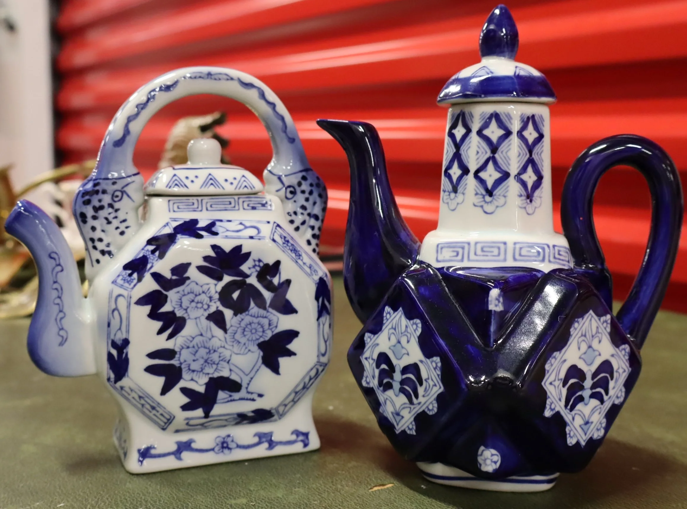 set of VTG blue and white porcelain tea pots