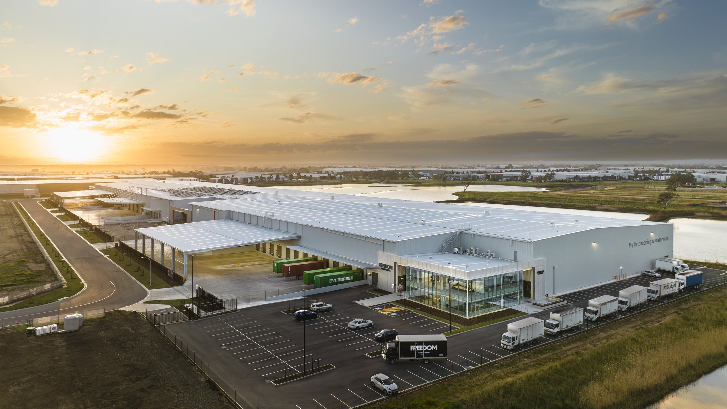distribution centre-logistics-hub-australia-industrial-real-estate-large-scale-commercial-industrial-real-estate