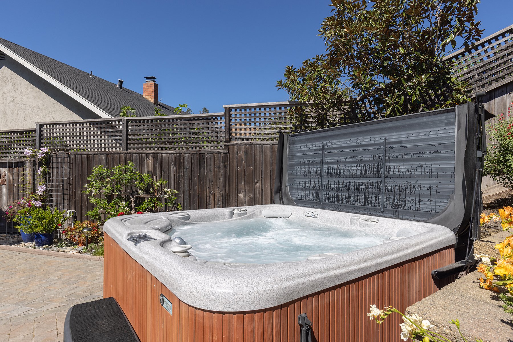 1500 Back Exterior-008.jpg