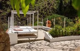 Resting area in the sun and surrounded by nature