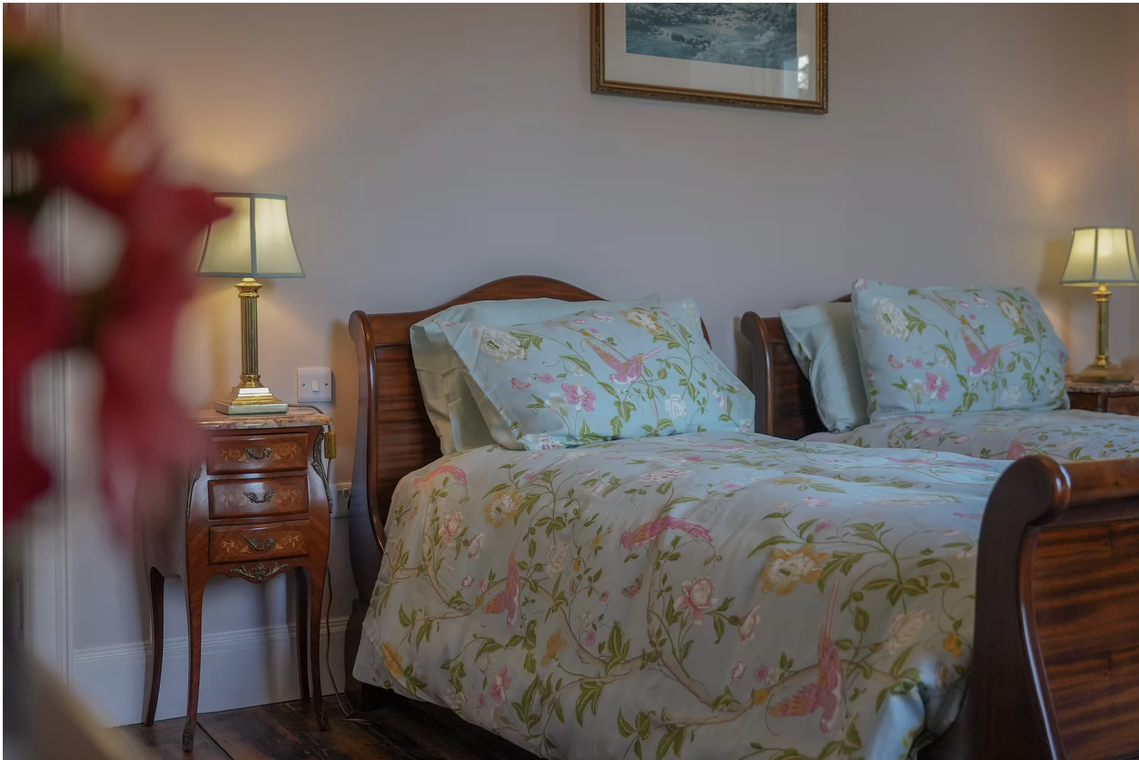 Cosy comfortable twin bedroom inn the main Georgian style 