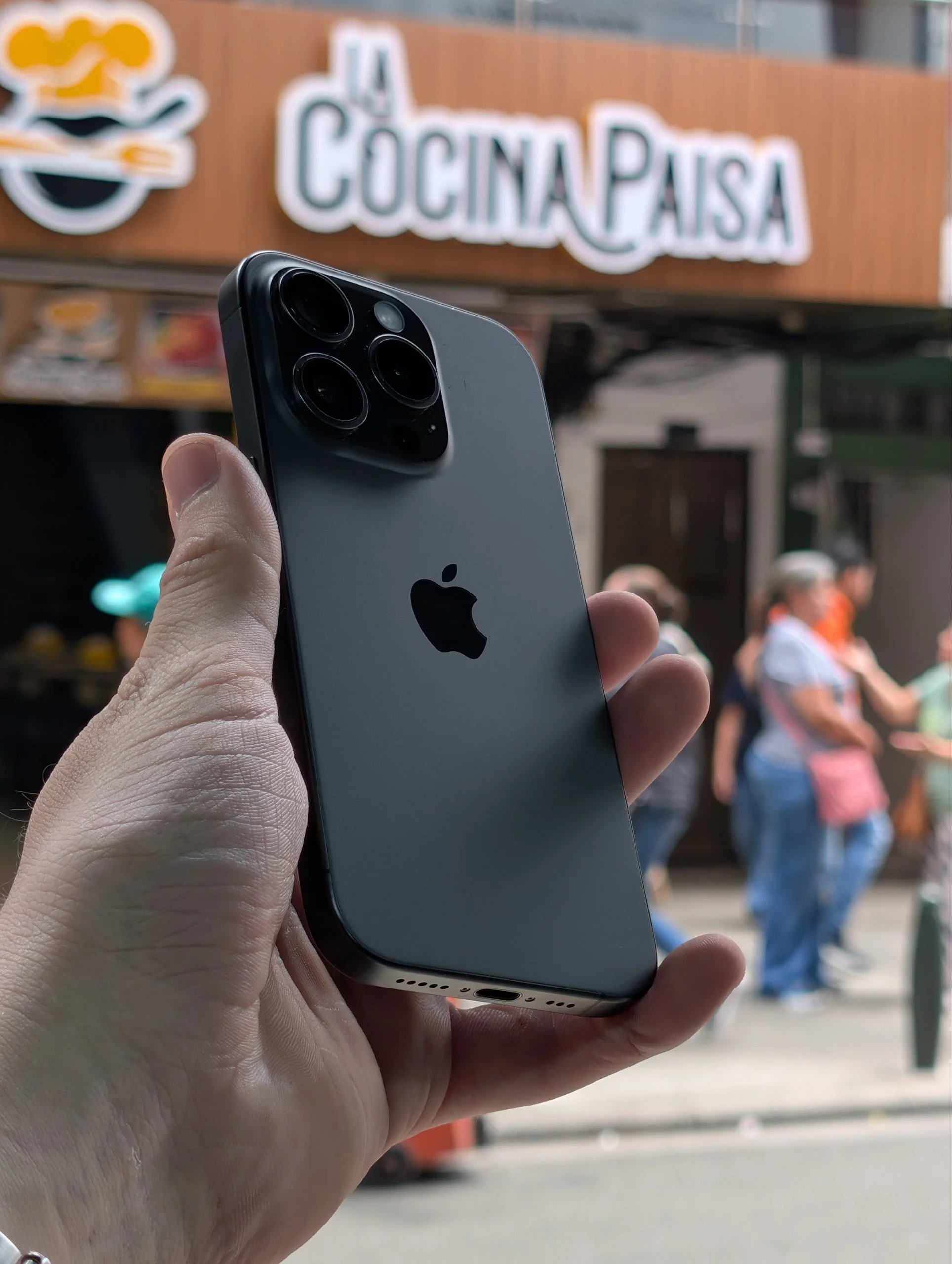 iPhone 15 Pro 128GB Grafito