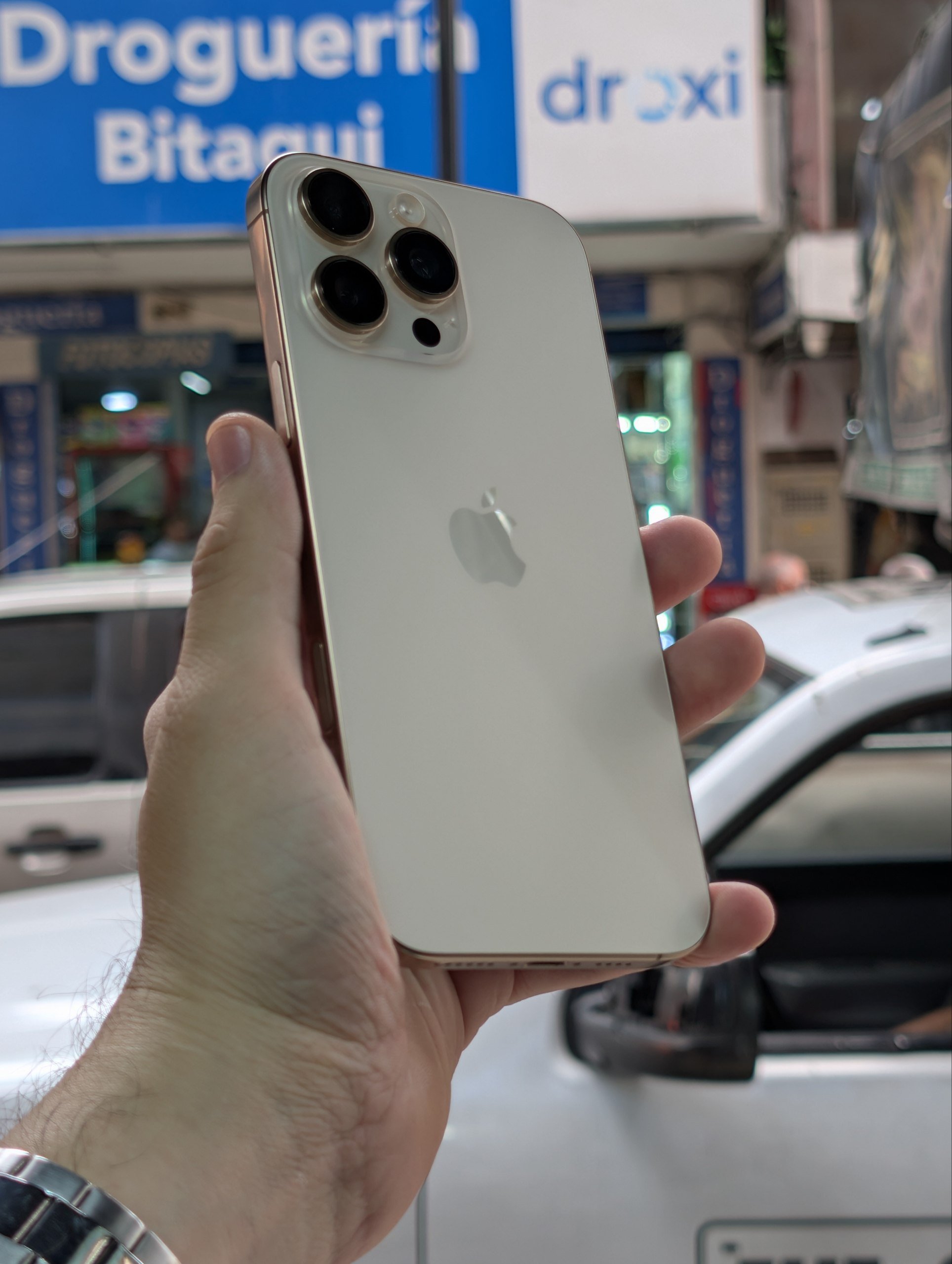 Iphone 16 Pro Max 256GB Dorado