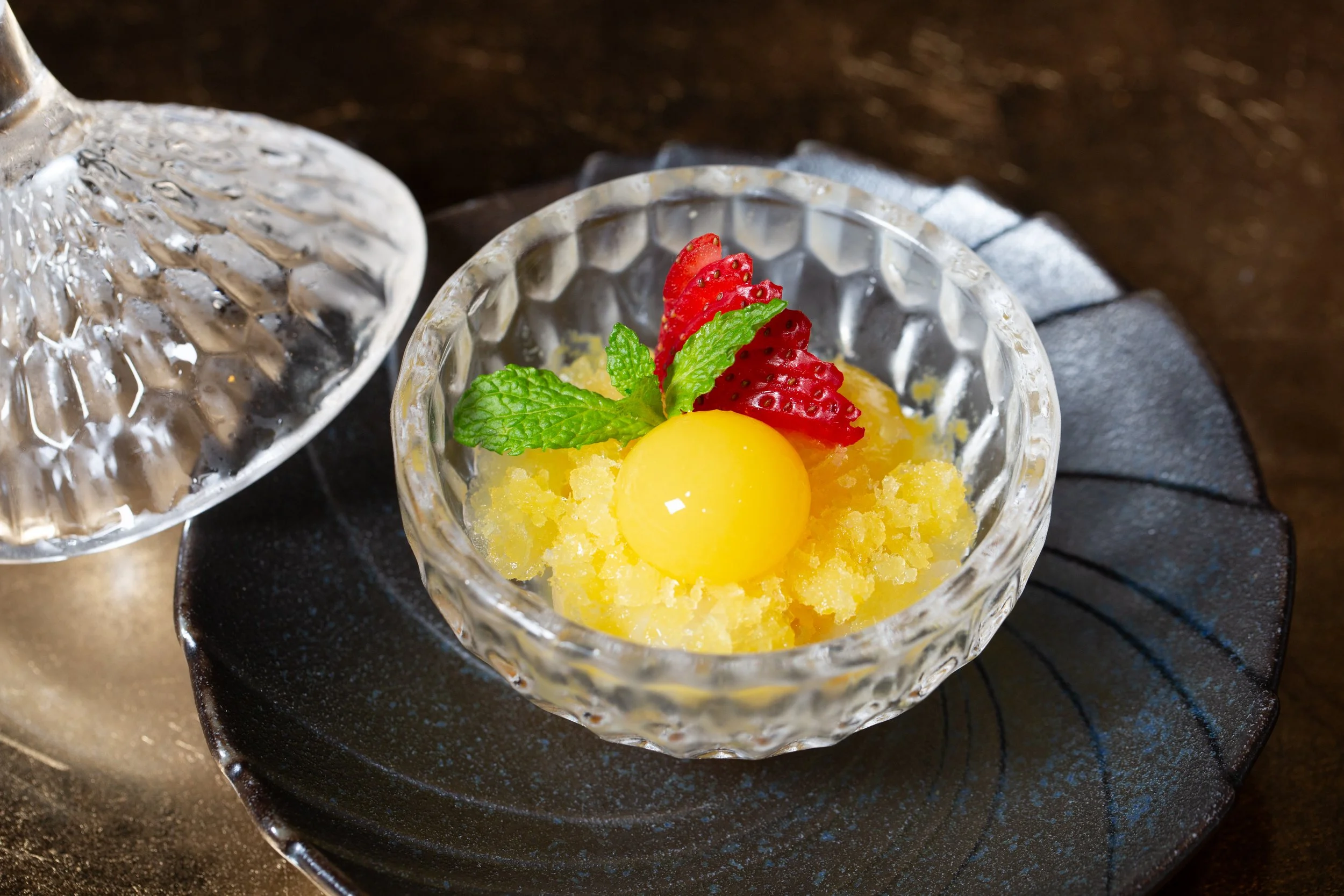 Som Chun | ส้มฉุน
Traditional Thai aromatic fruit dessert
ส้มฉุน ผลไม้ไทยหอมเครื่อง