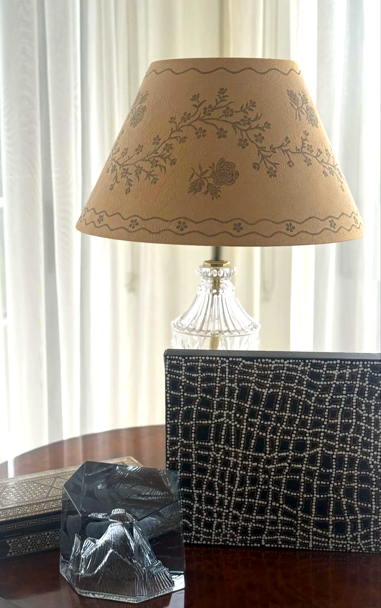 High fashioned alligator-skin pizzazz.....! 
SALA 2026