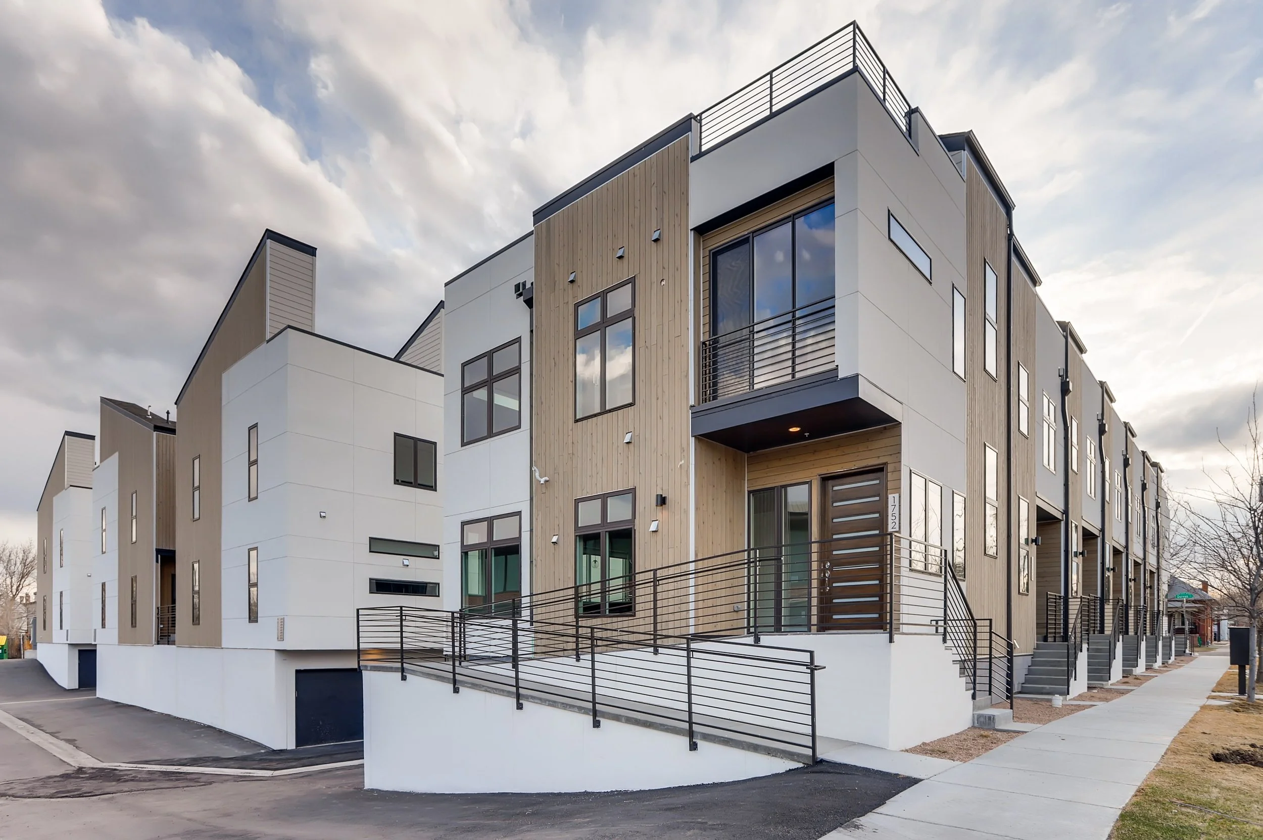 01 Exterior Front 1583864360397.jpg