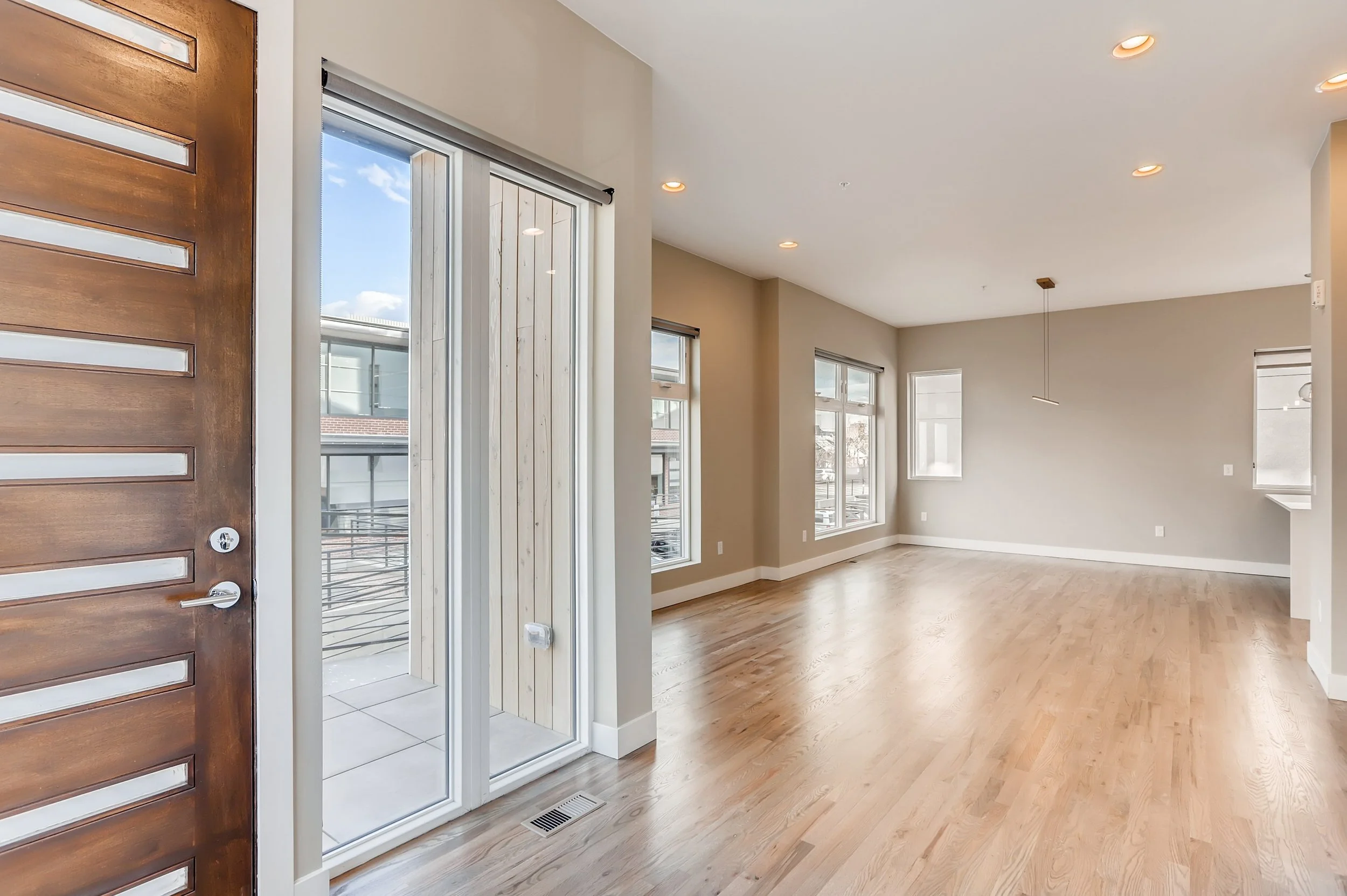 07 Foyer 1583864360150.jpg