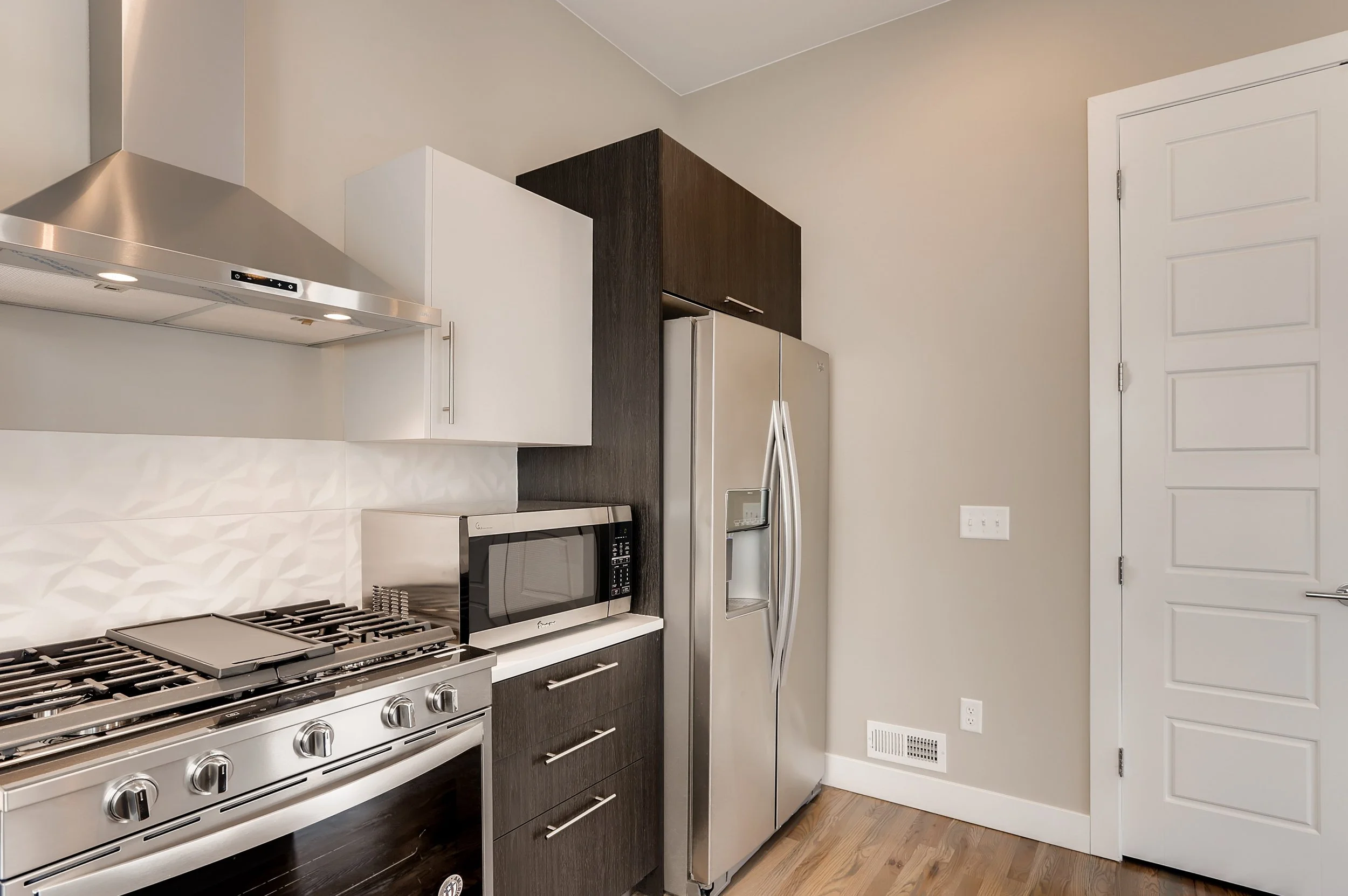 16 Kitchen 1583864360337.jpg