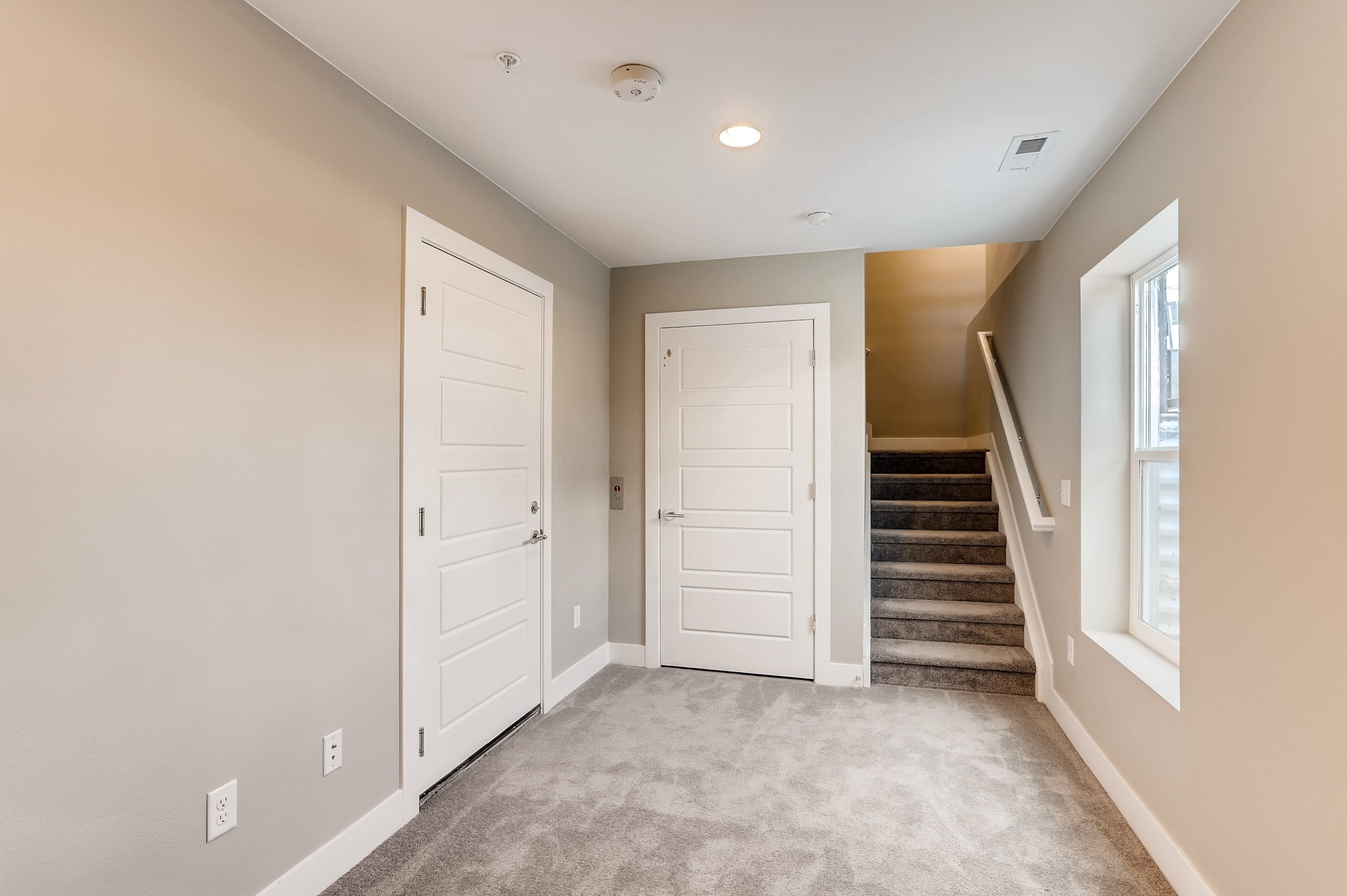 27 Lower Level Mudroom 1583864365768.jpg