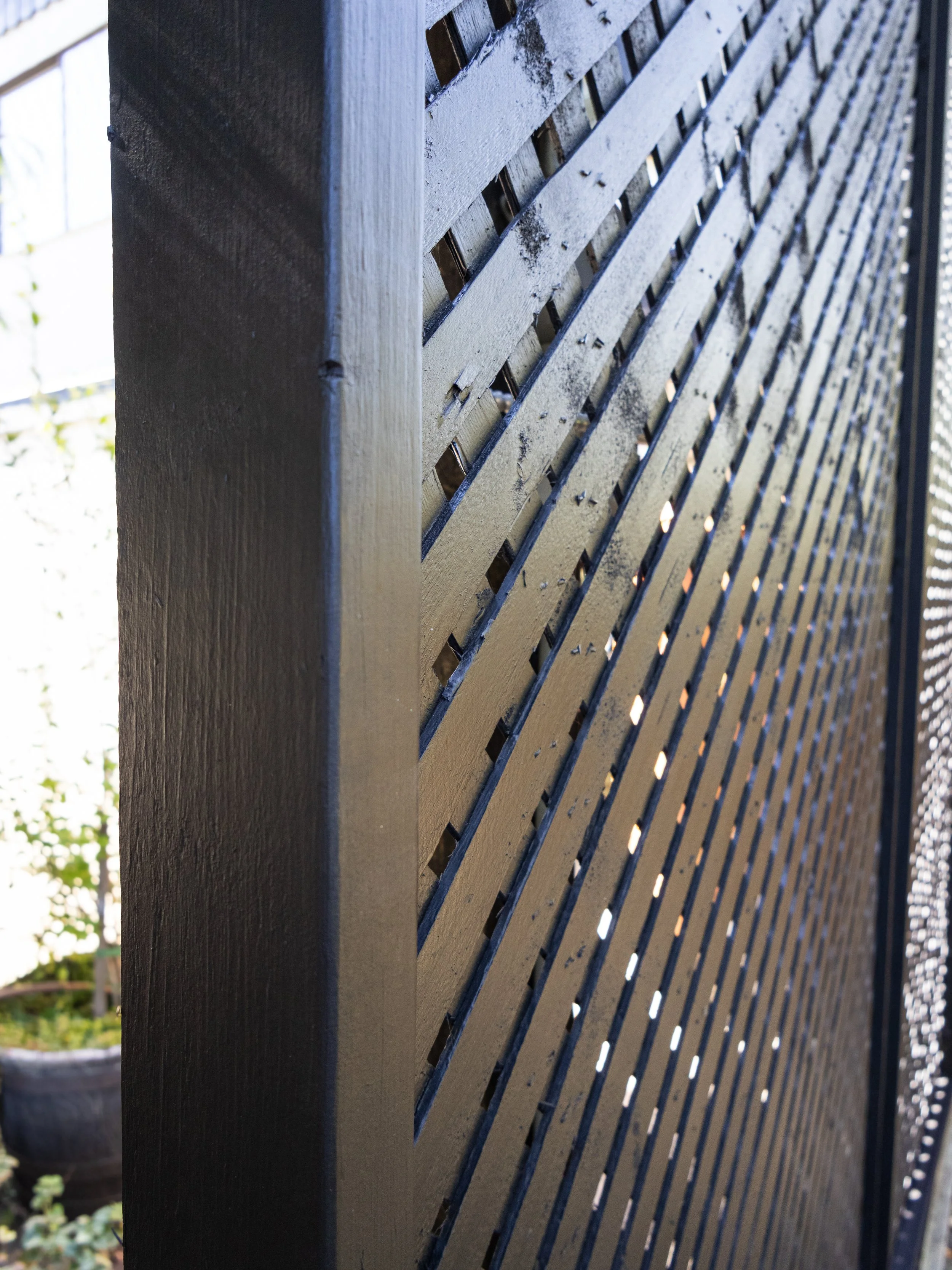 Fence painters in Chilliwack BC