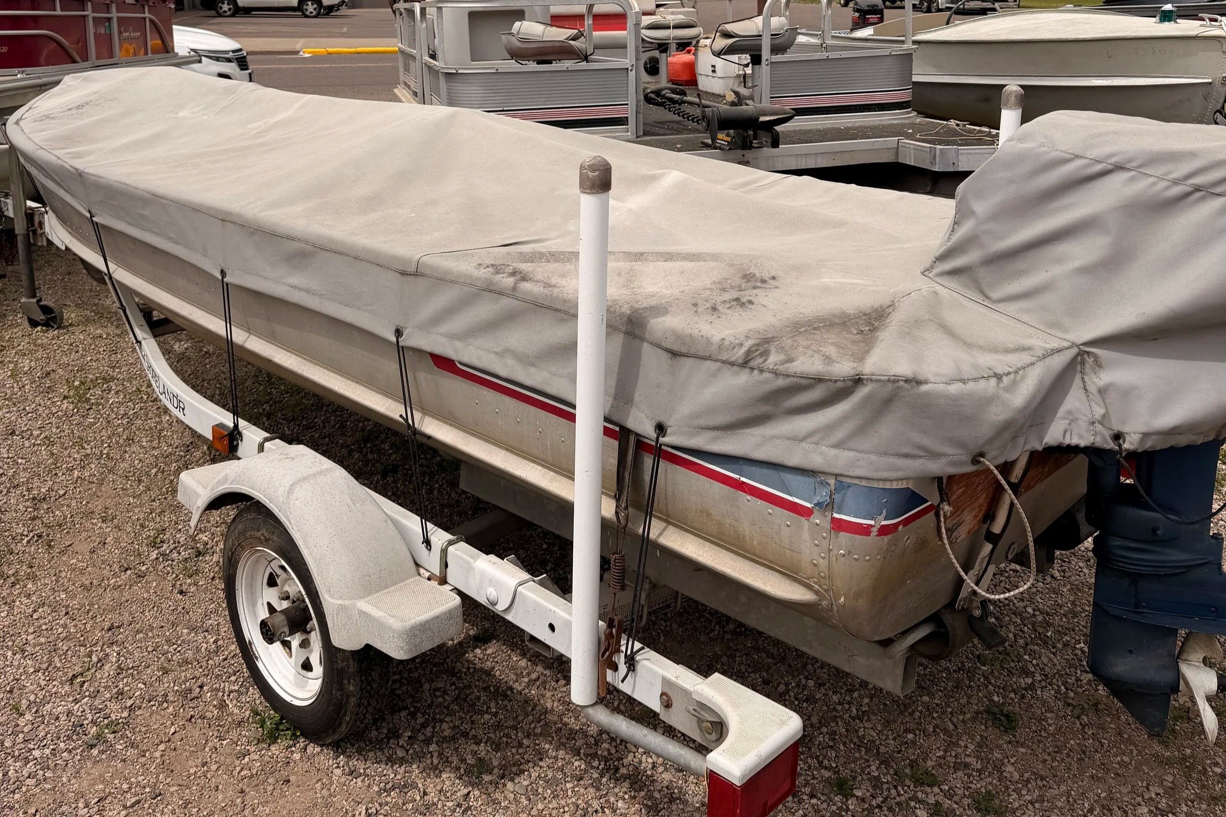 ALUMACRAFT FISHING BOAT