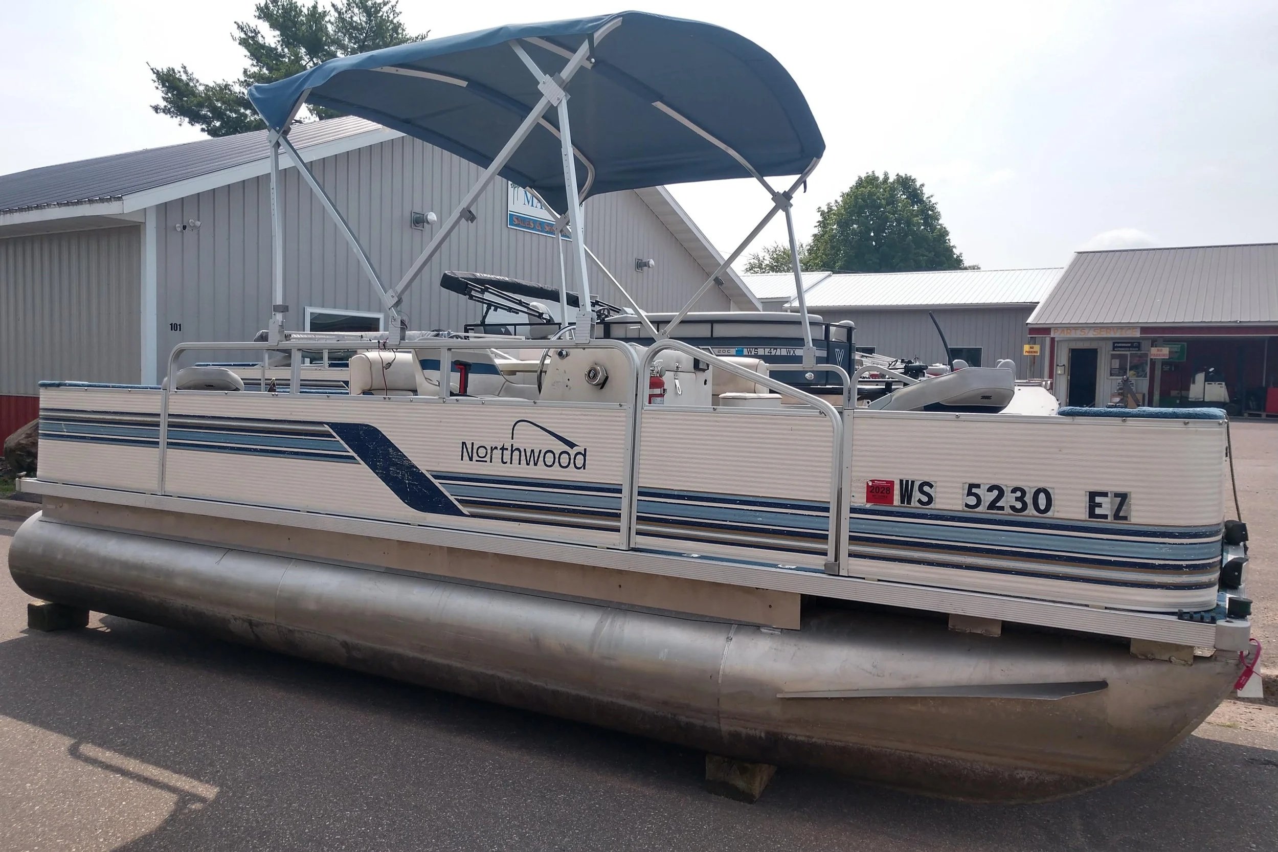 NORTHWOODS PONTOON