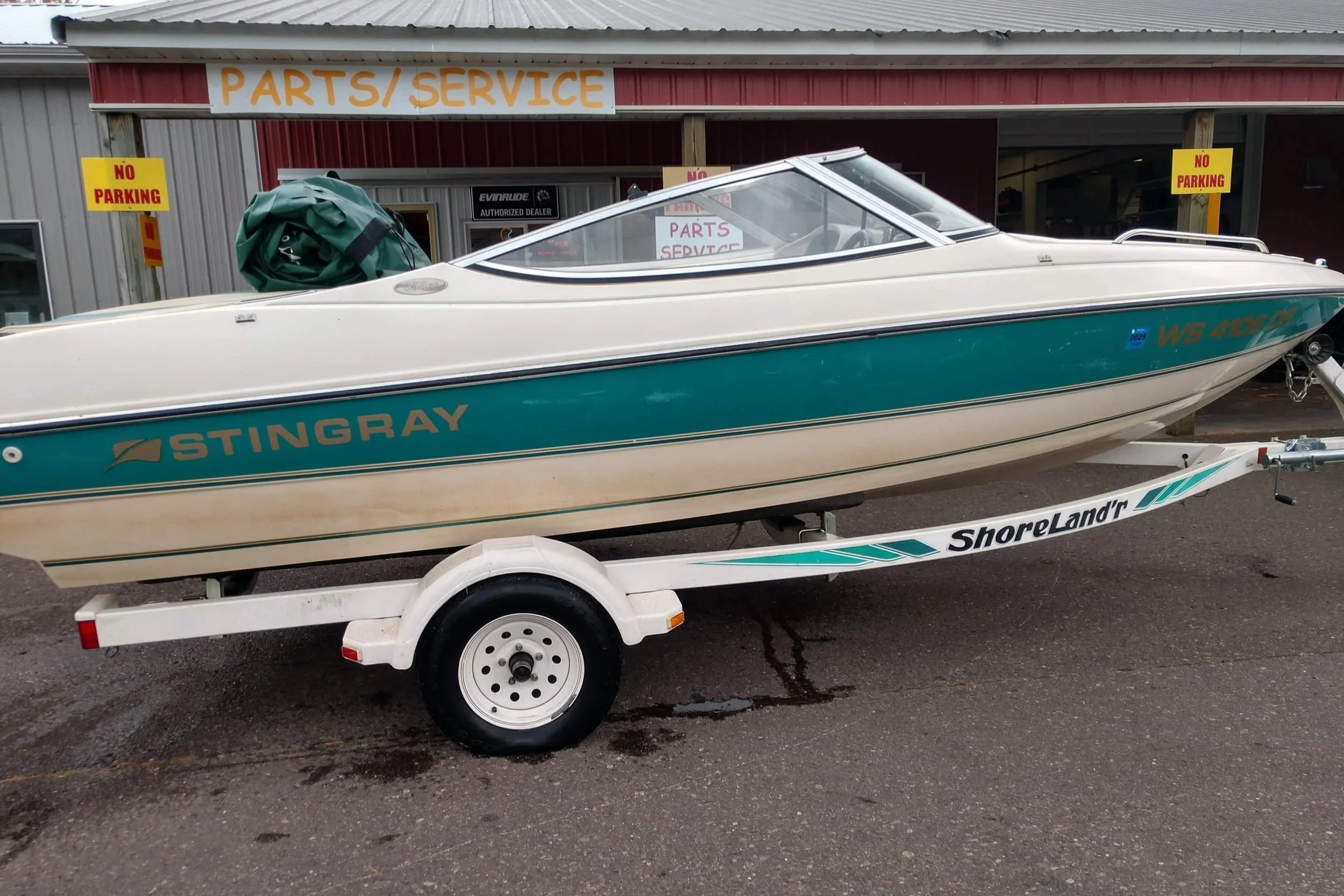 STINGRAY SKI BOAT