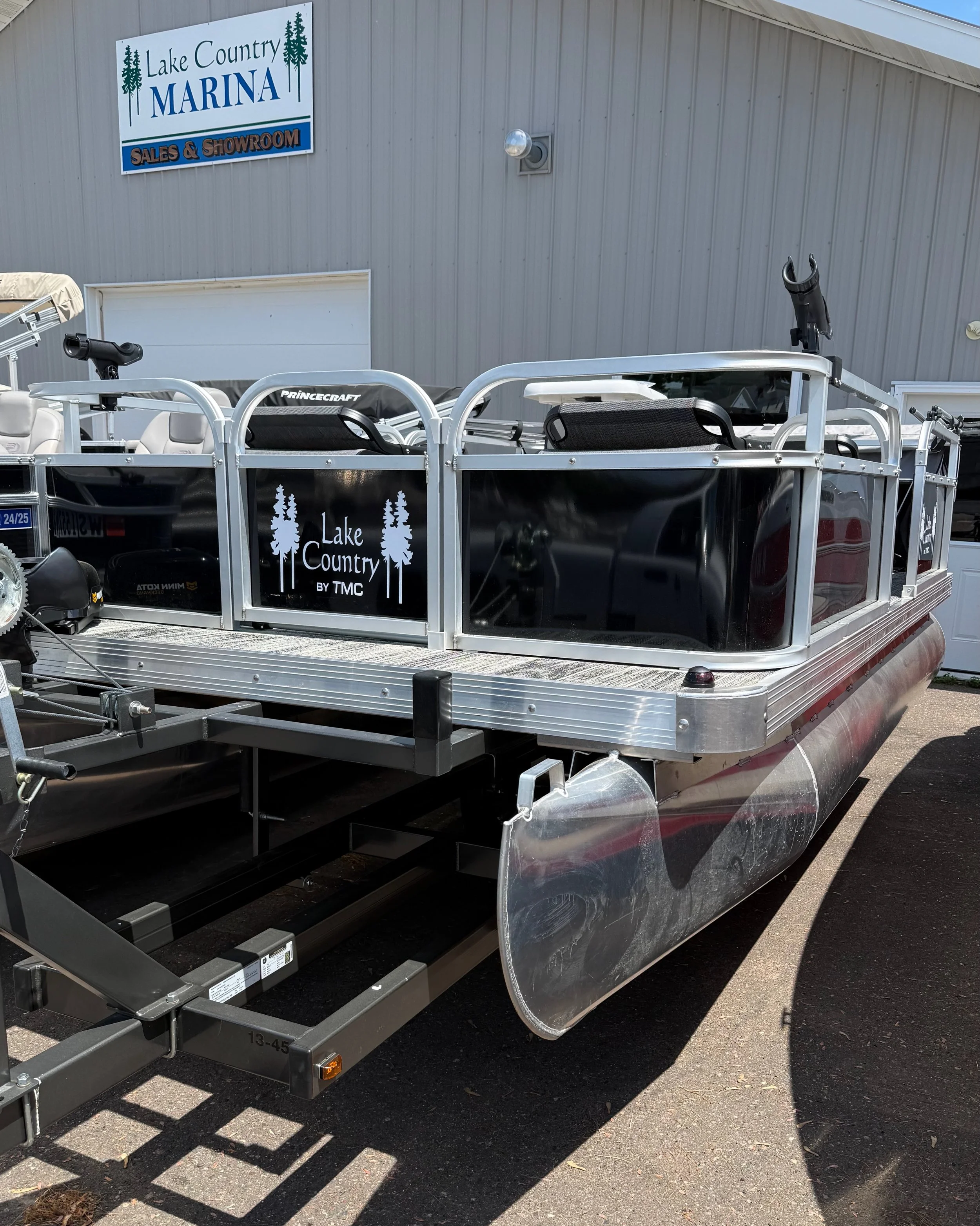 LAKE COUNTRY BY TMC ELECTRIC PONTOON