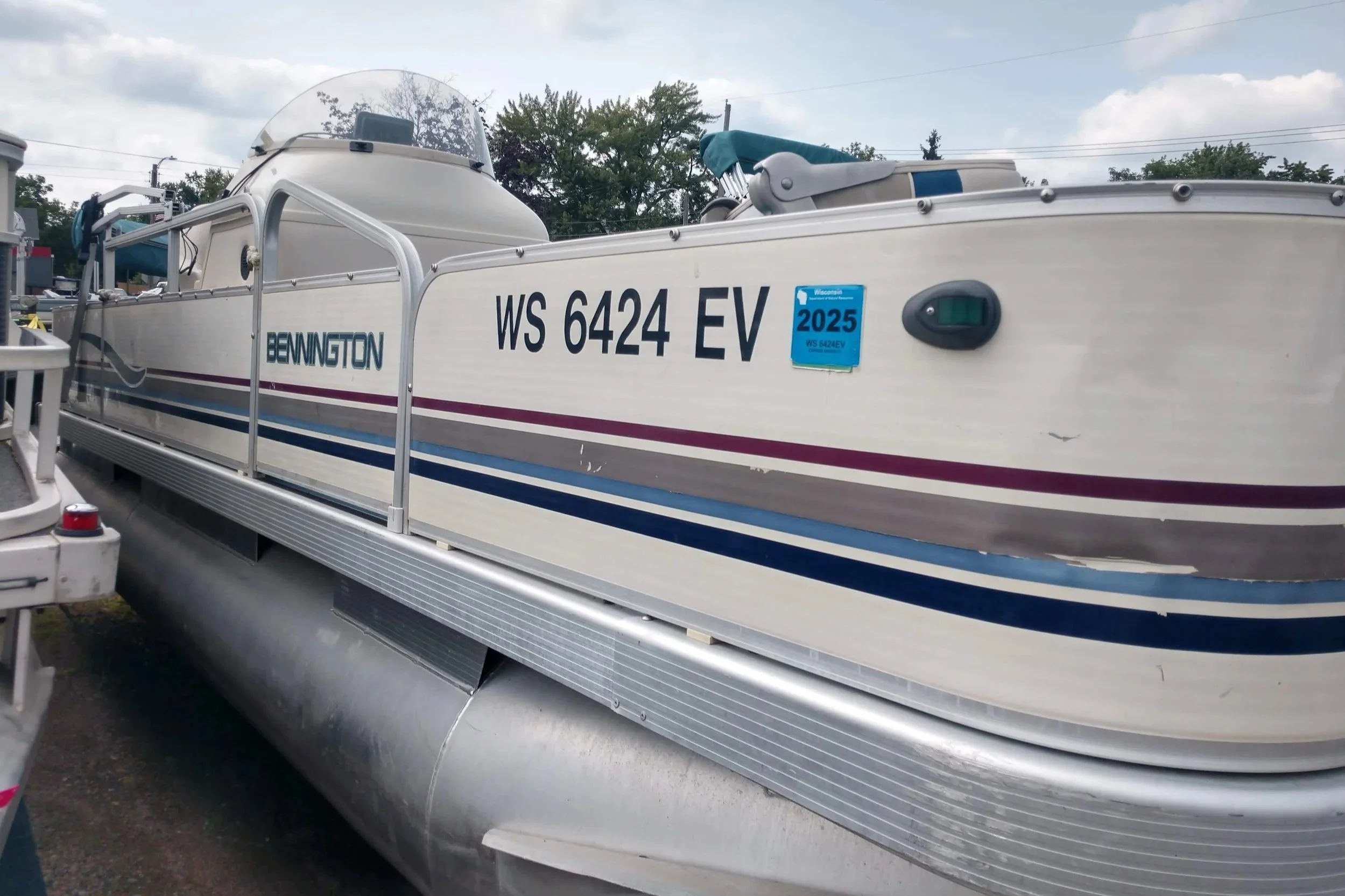BENNINGTON PONTOON