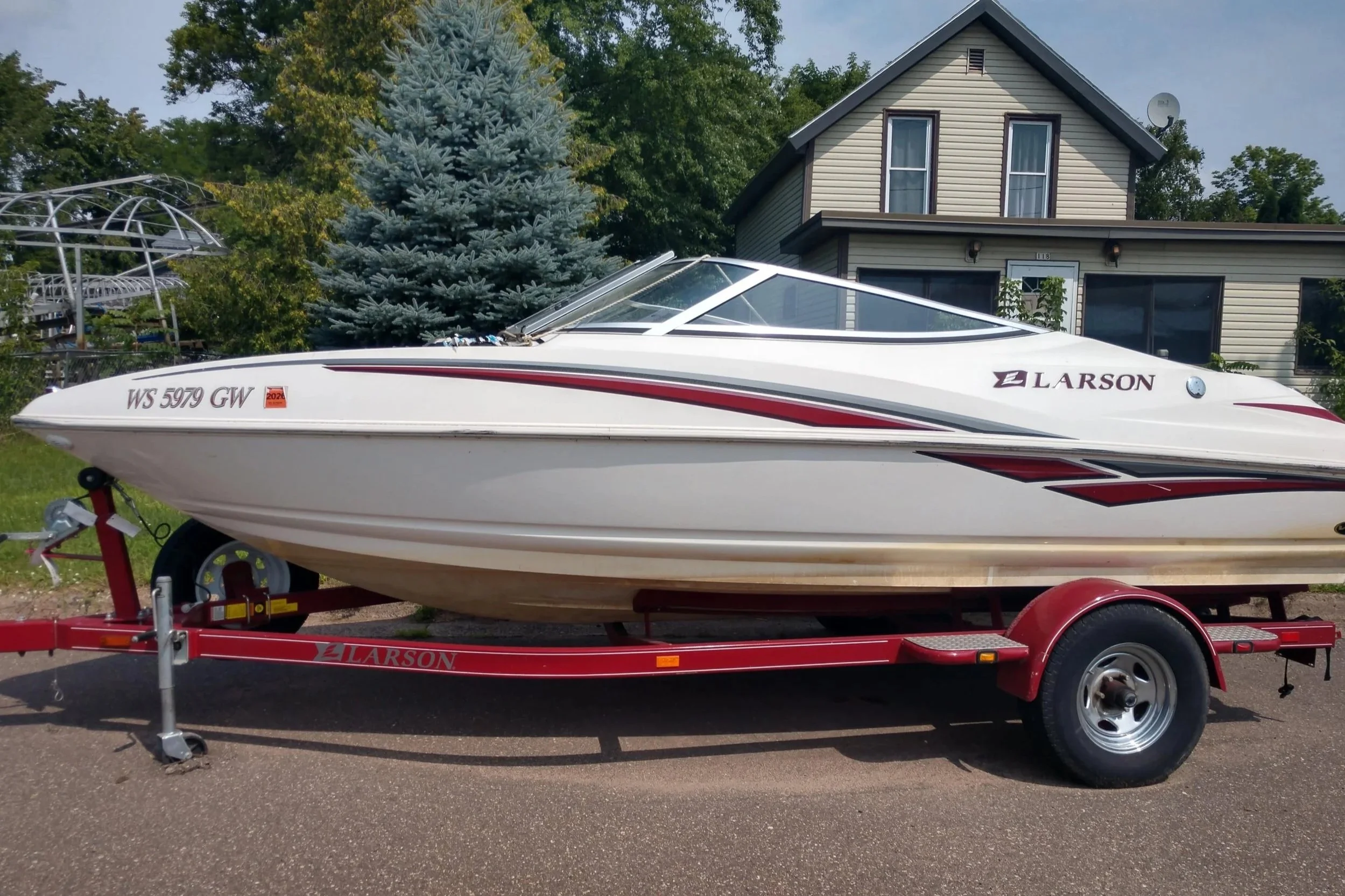 LARSON SENZA 186 BOAT