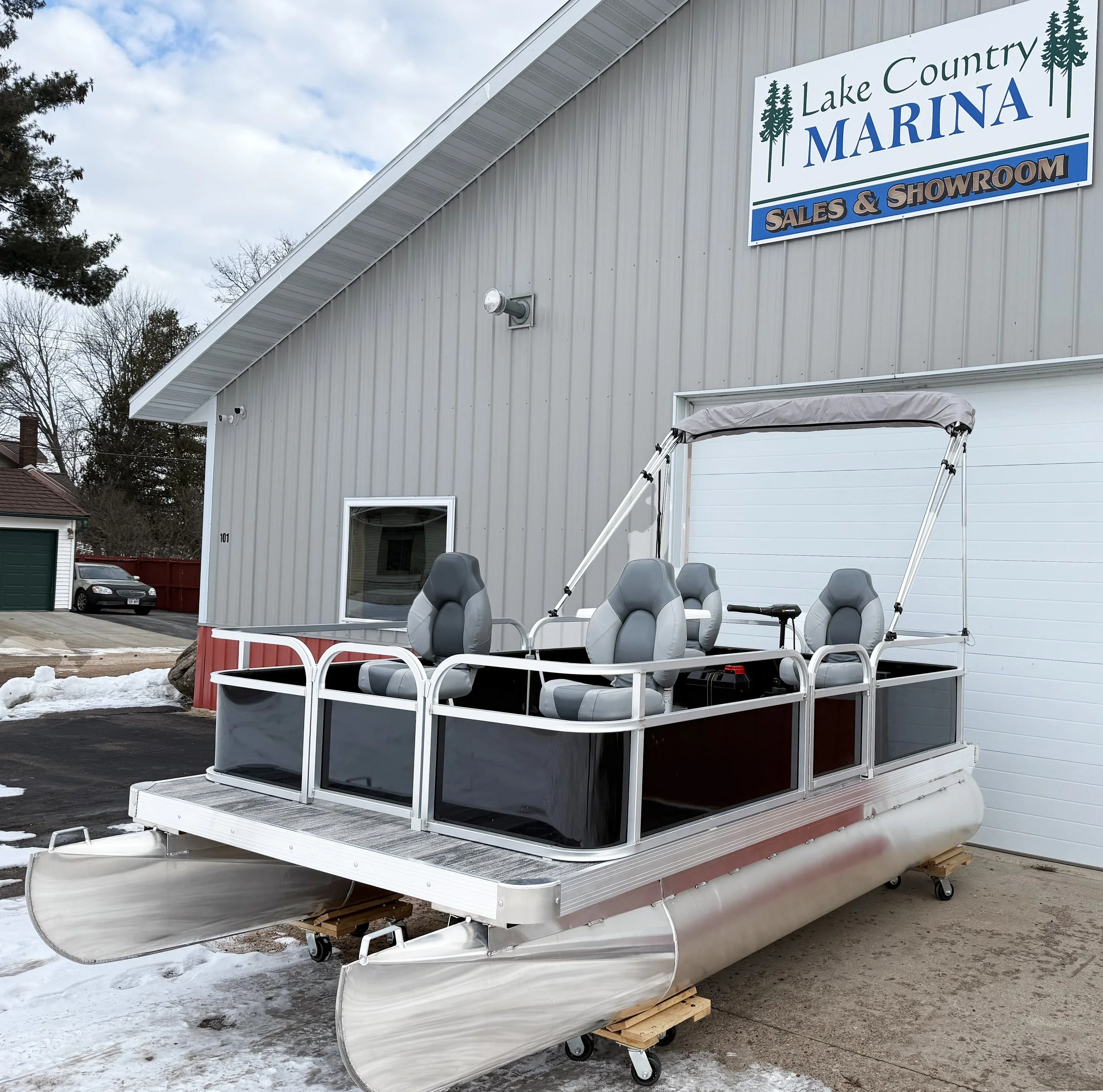 LAKE COUNTRY BY TMC ELECTRIC PONTOON