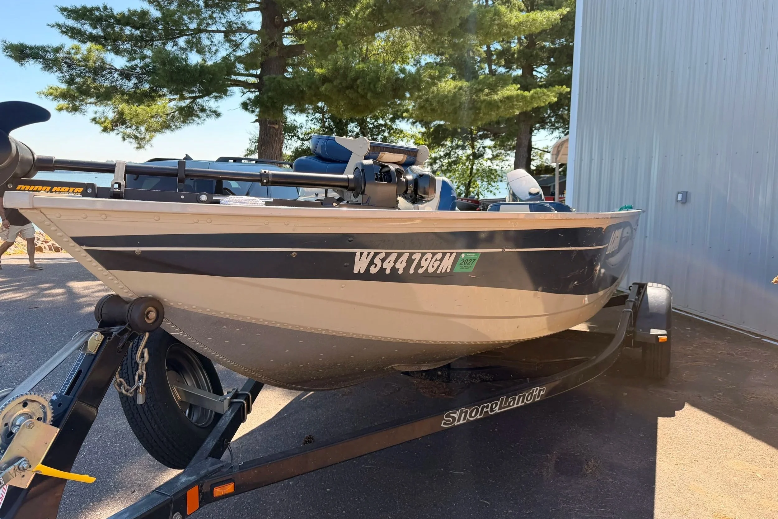 LOWE PONTOON