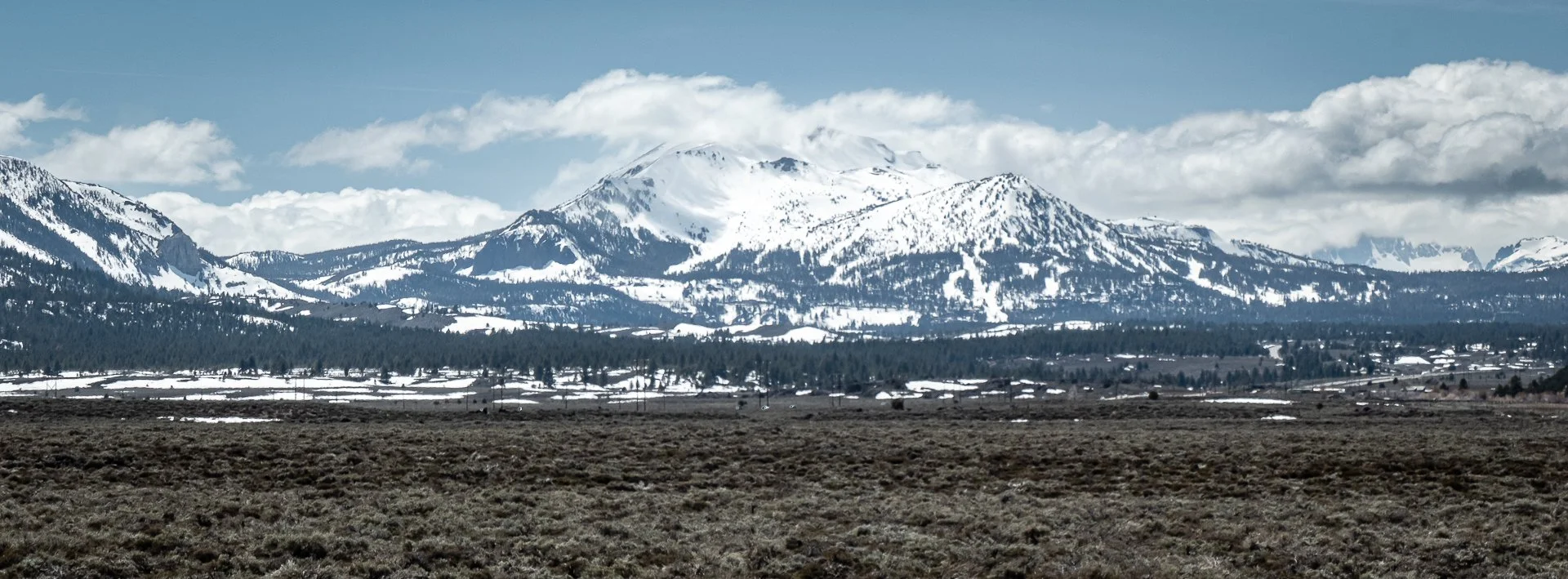 Mammoth Lakes in Winter: A Field Guide to the Eastern Sierra