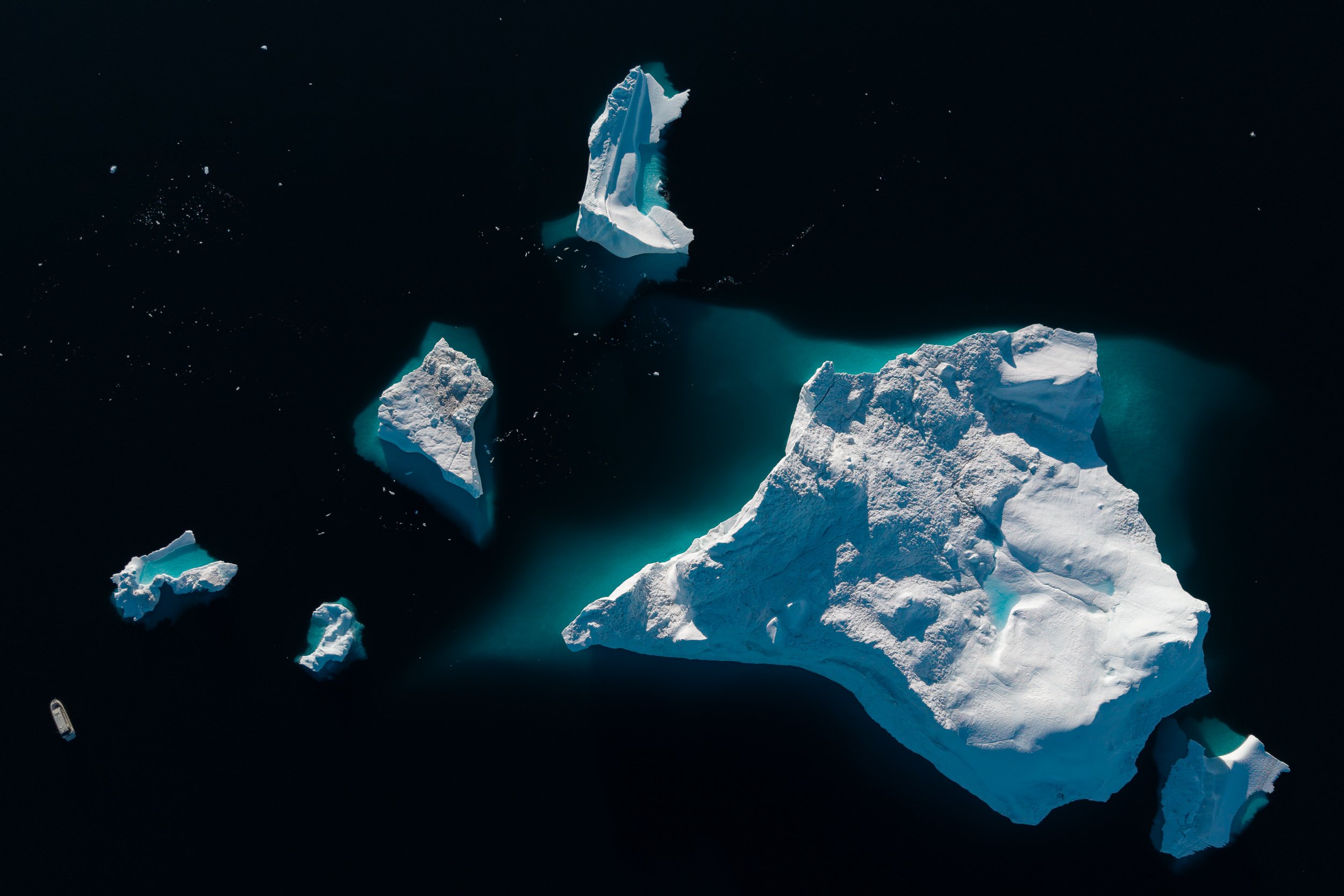 Greenland_aerials_sculpted ice_2025-3.jpg