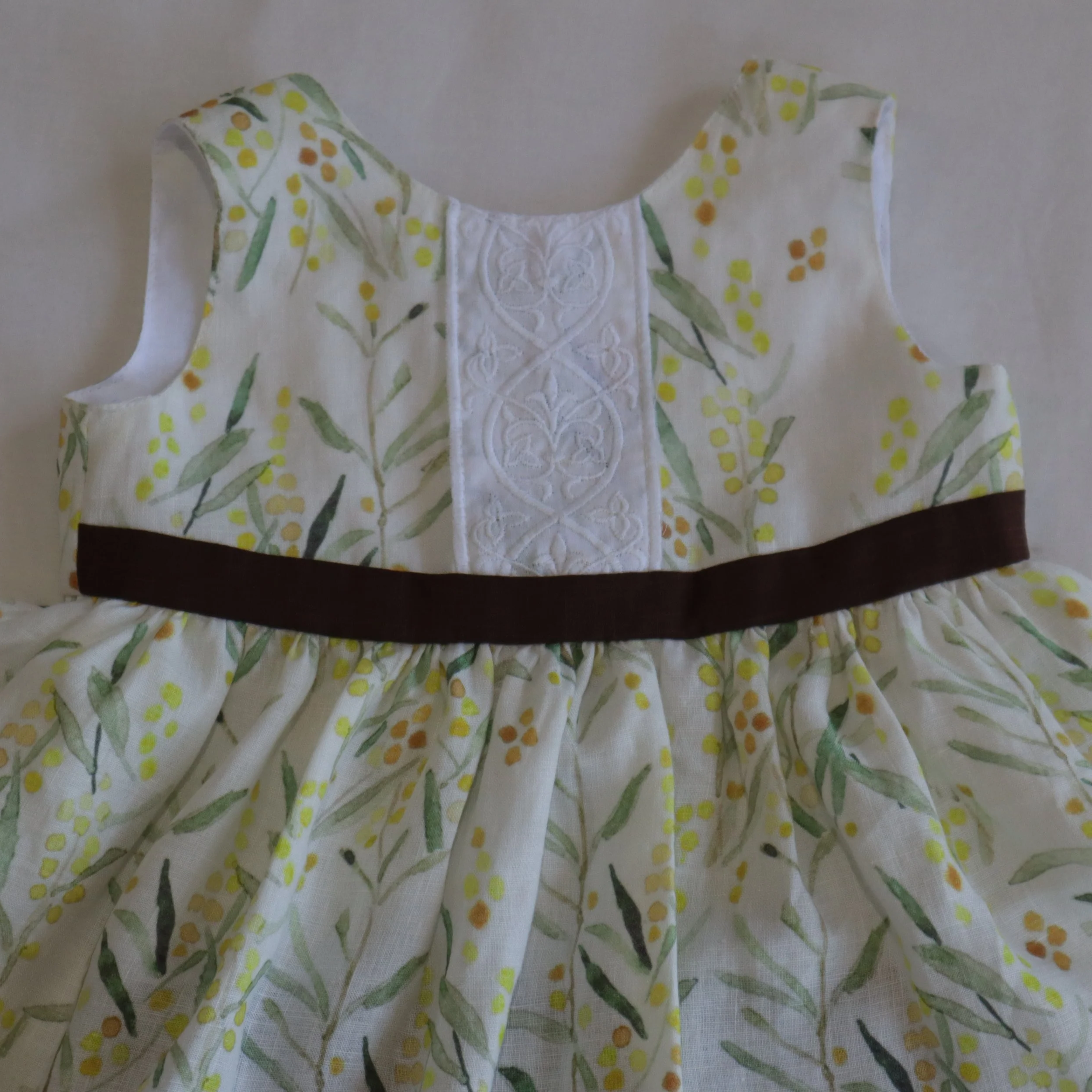 Linen Ensemble, Portuguese Cotton Lace Trim - Size Medium
