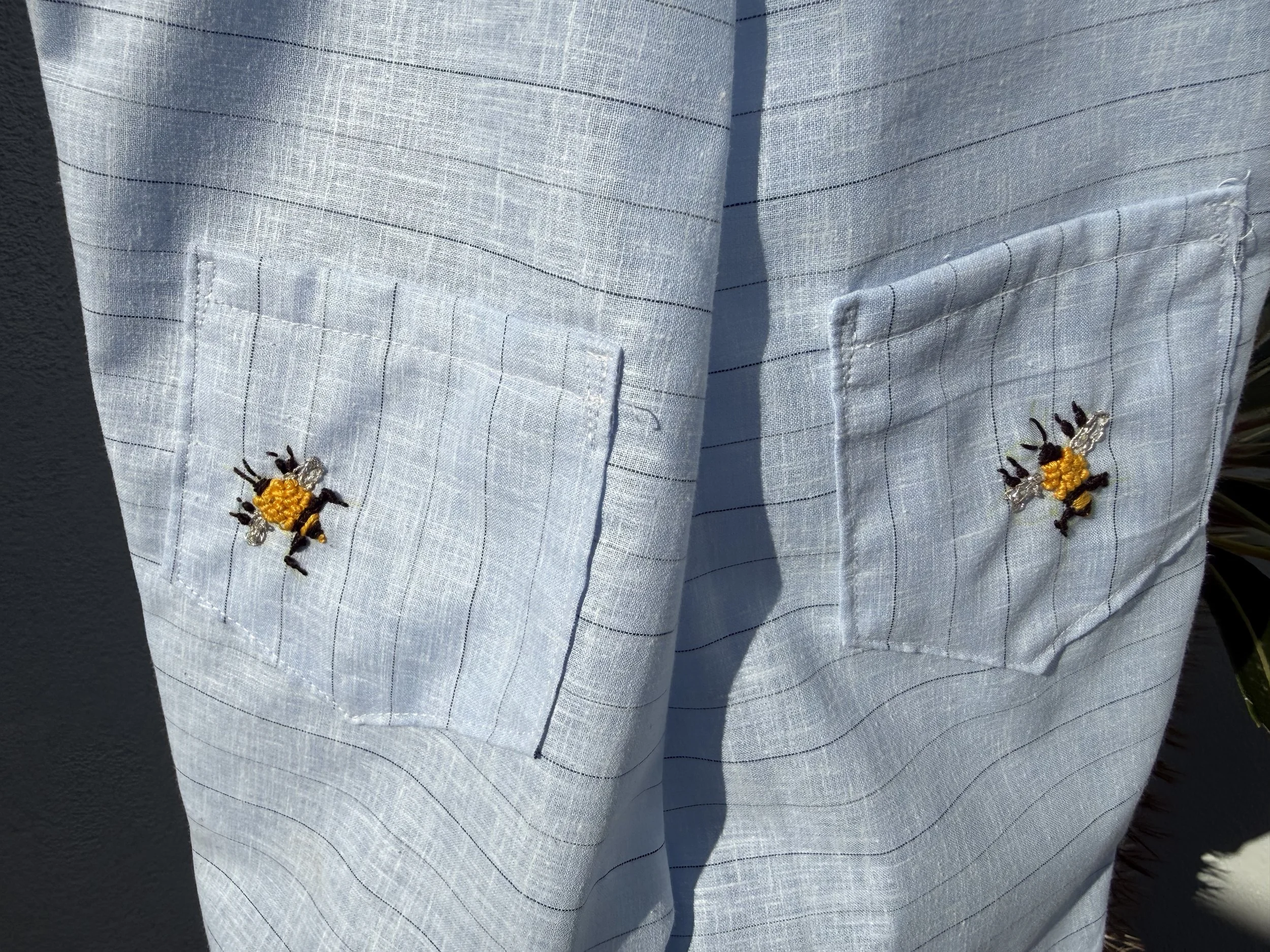 Bee embroidered extra large back pockets.jpeg