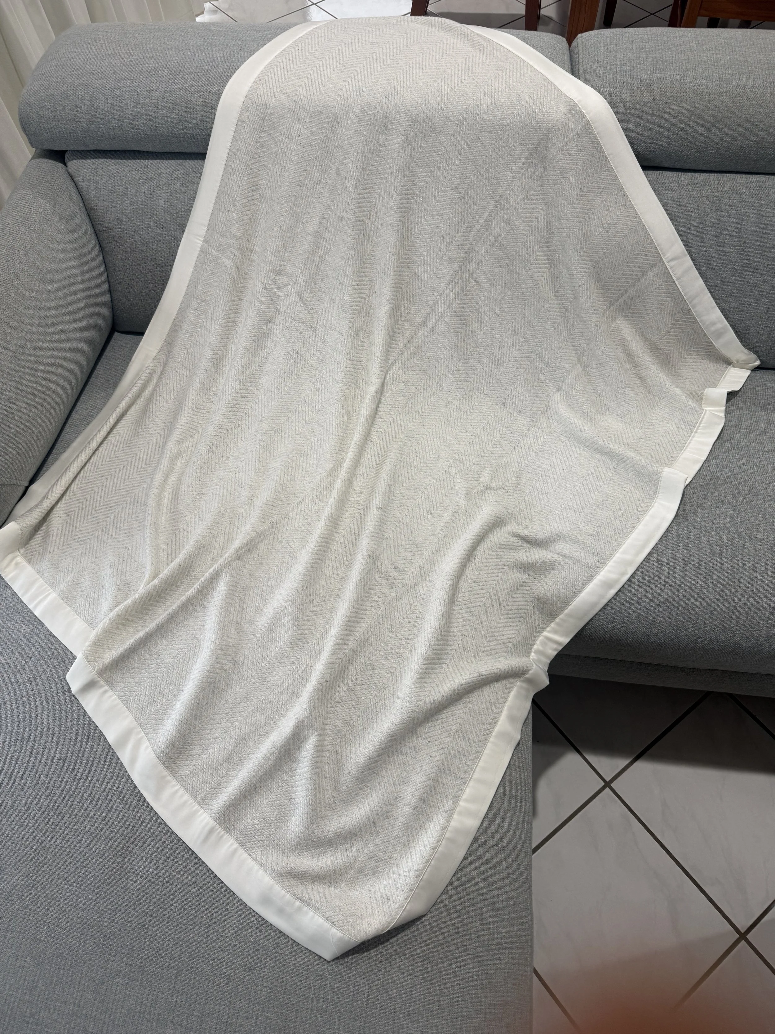 Cashmere Baby/Knee Blanket With Silk Border