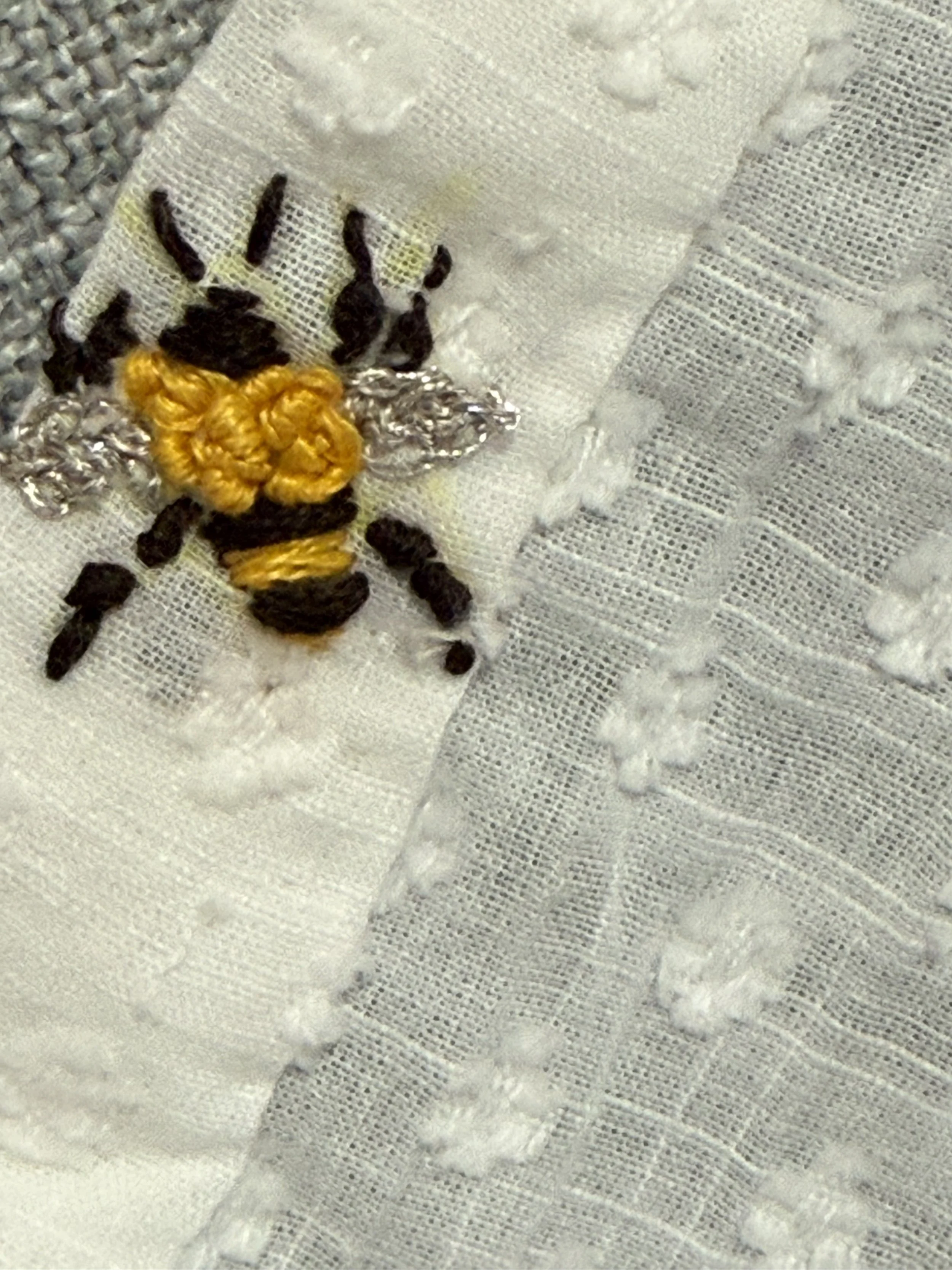 Embroided bee.jpeg