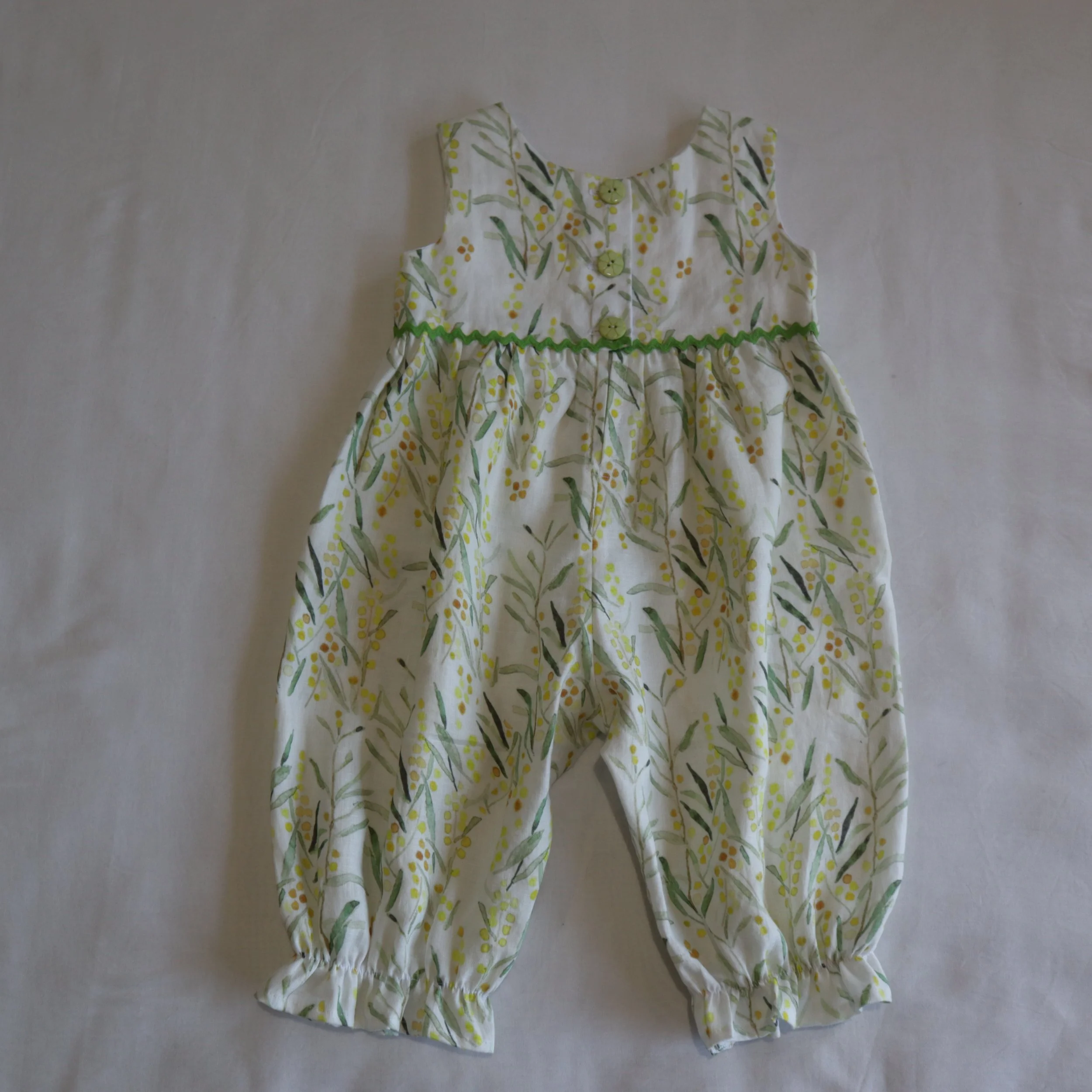Linen oncesie back.JPG