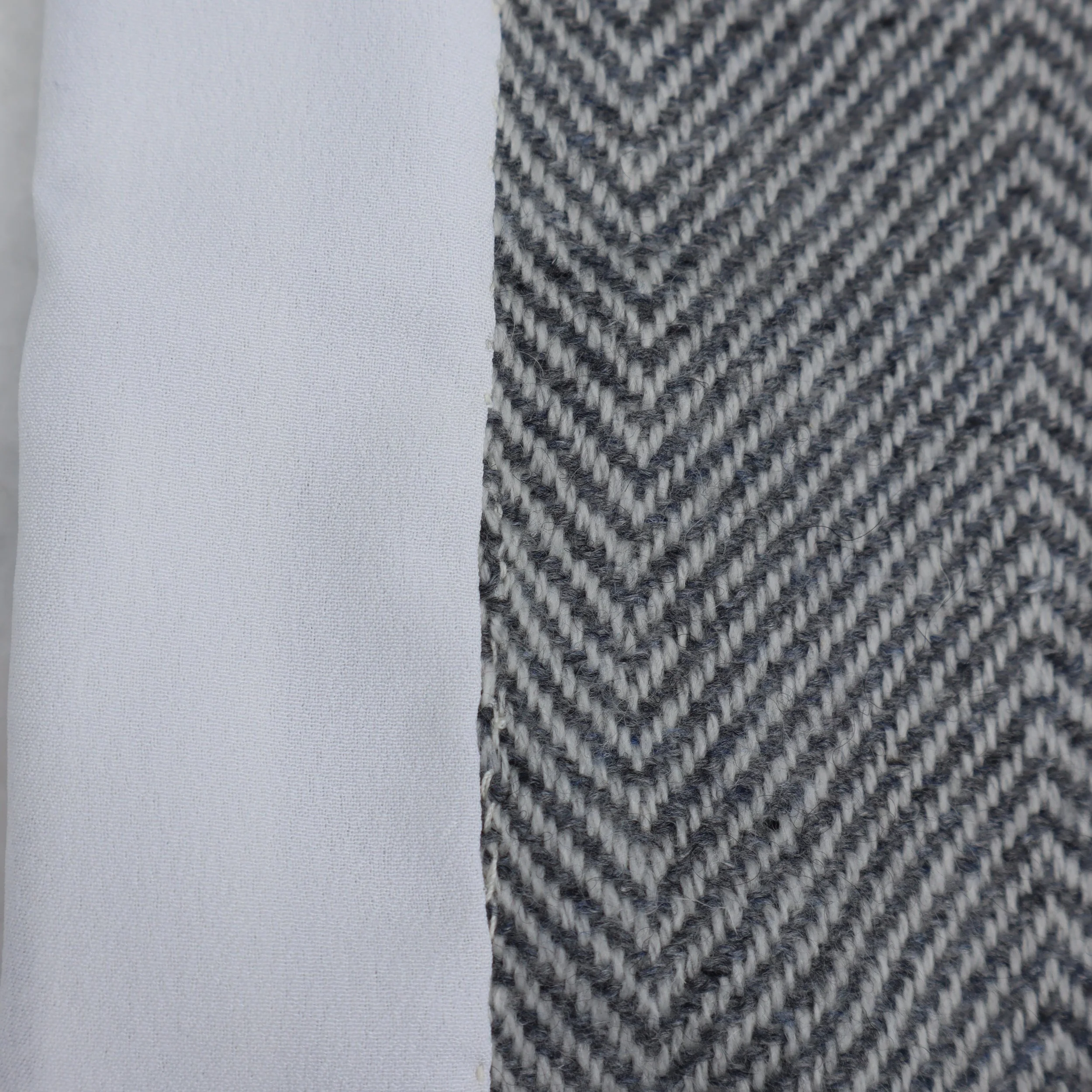 Stroller+Blanket+grey+%26+silver+with+cream+edging.png