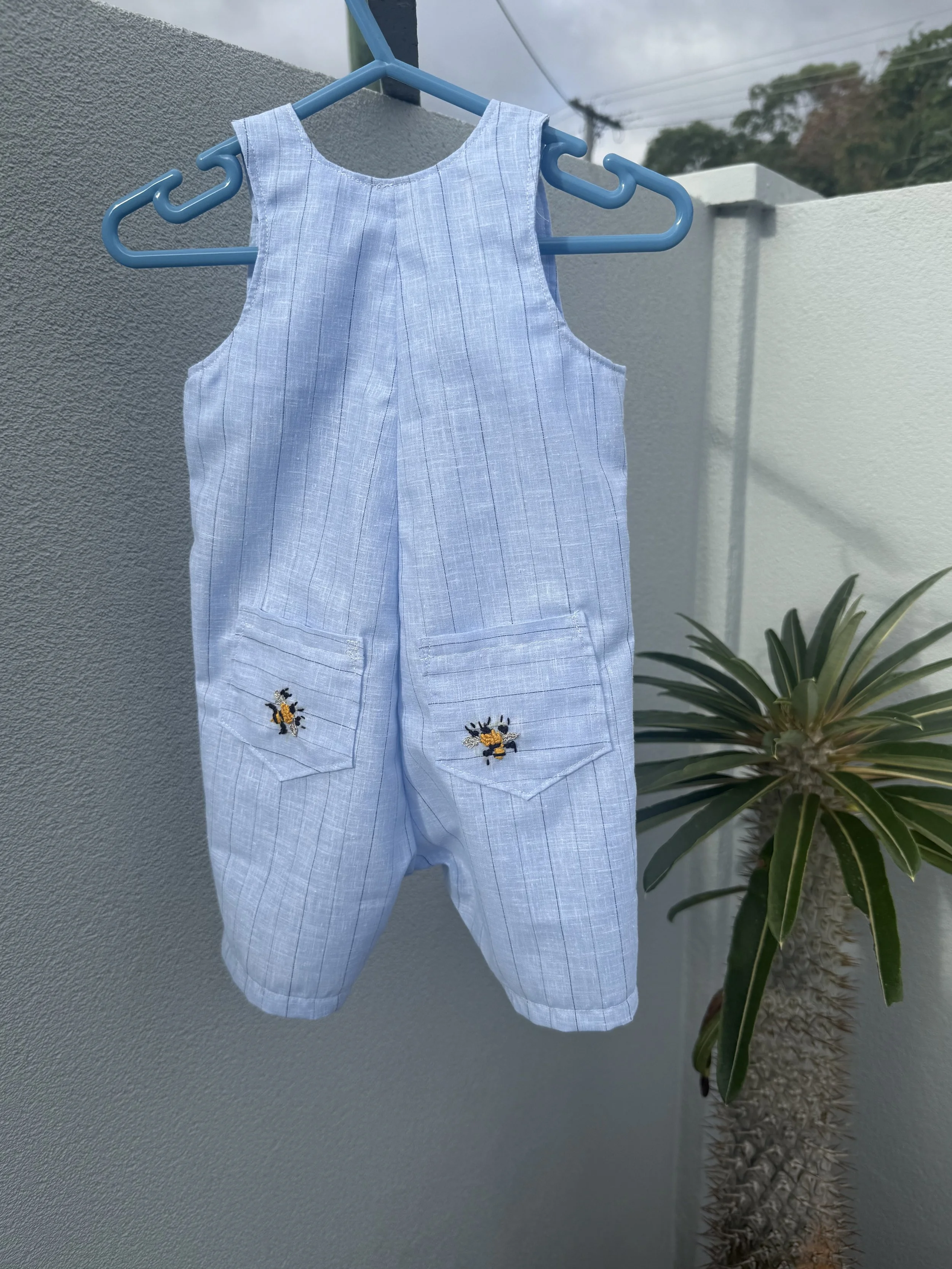 Bee embroidered medium back.jpeg