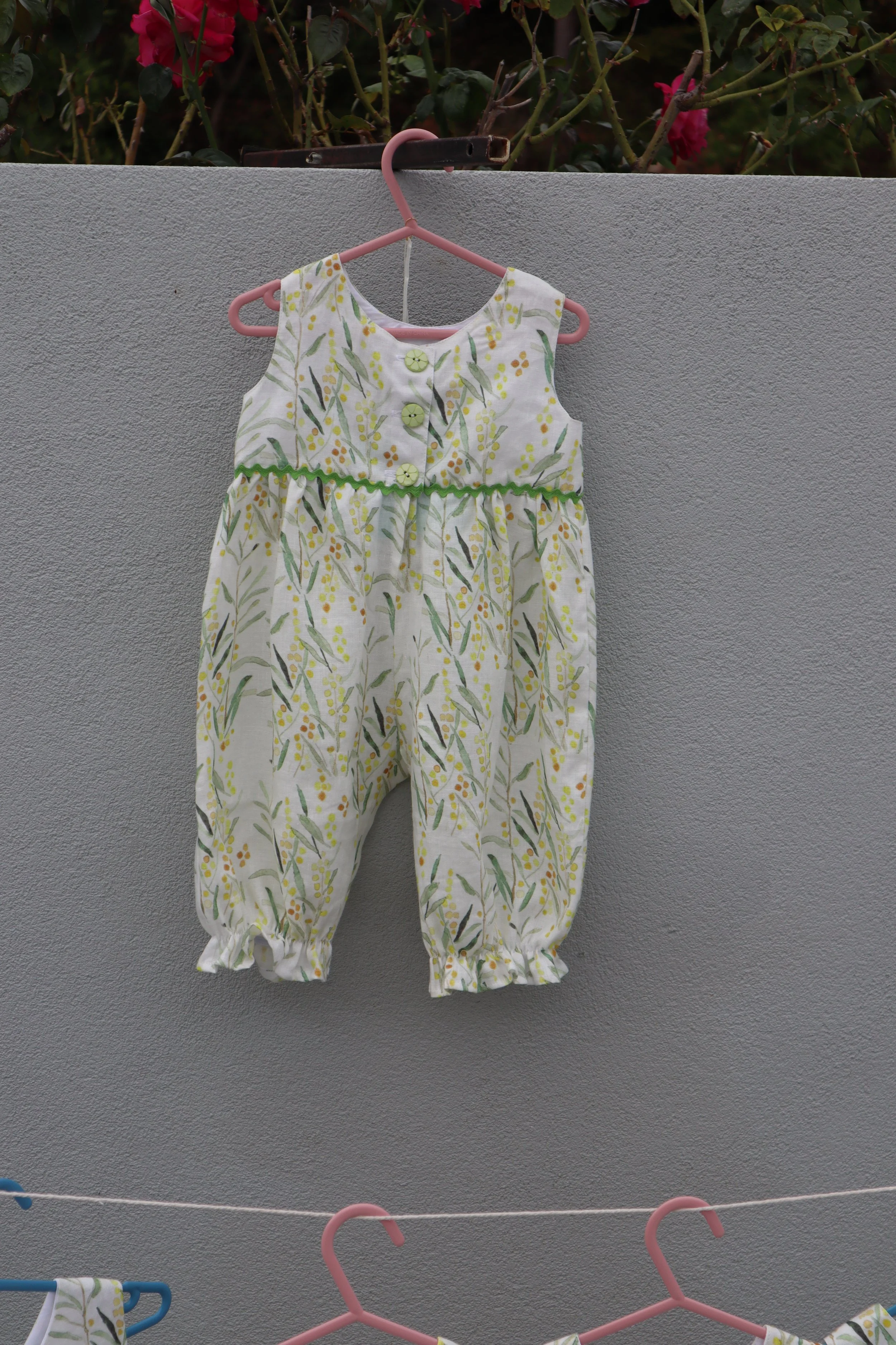 Linen oncie back.JPG