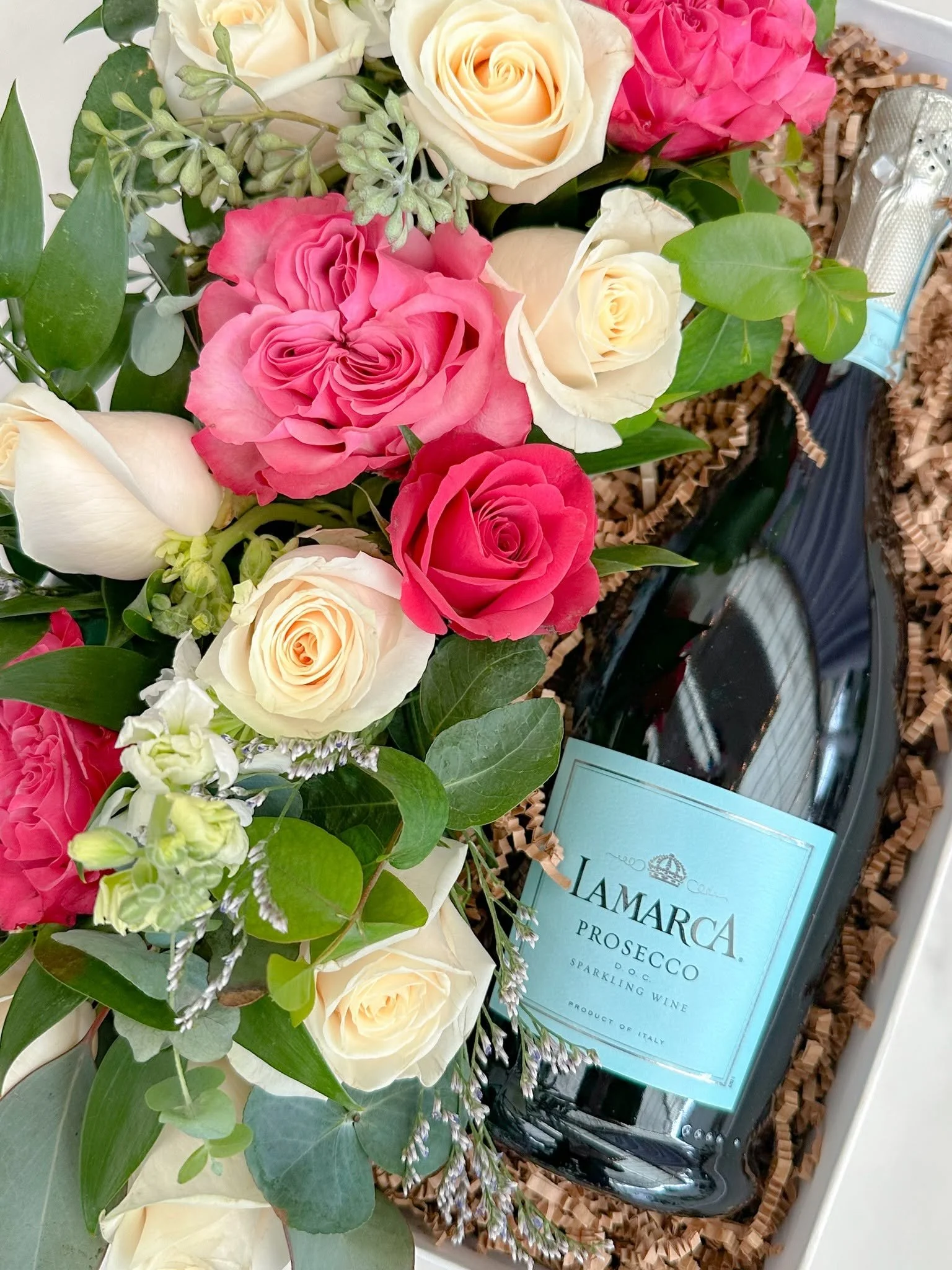 Roses Fresh Flower & Prosecco Gift Box