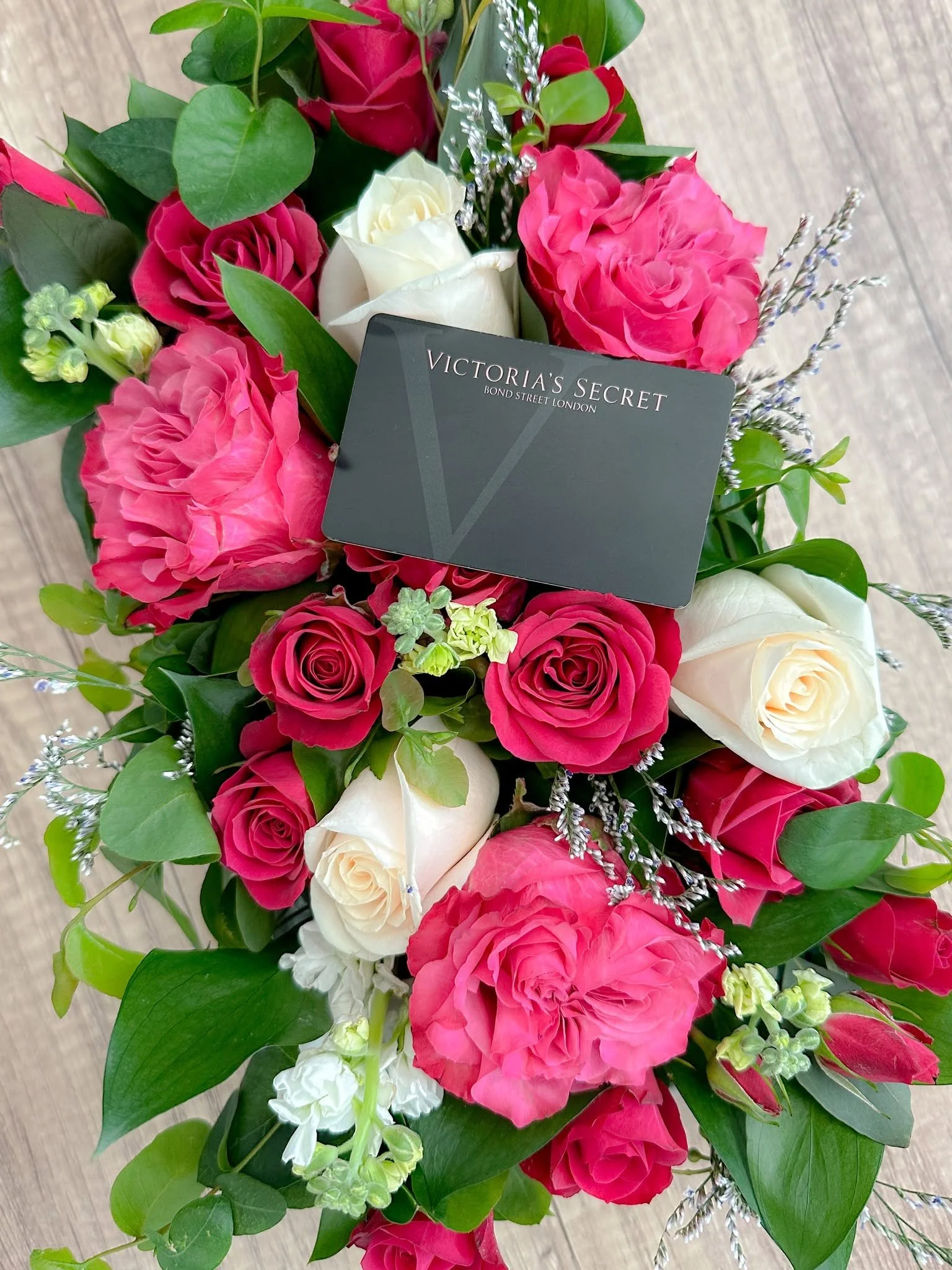Roses Fresh Flower & Gift Card Box