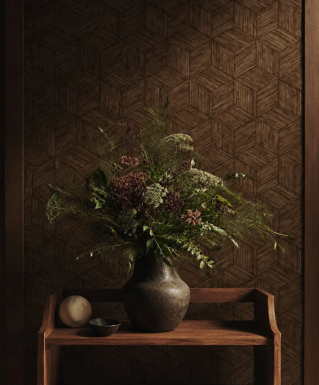 .
Inspired by layered natural textures.
A geometric design rich in depth and warmth.

重なり合う自然の質感から着想を得たデザイン。
奥行きと温もりを感じる幾何学柄。

Designed by KAI DESIGN STUDIO