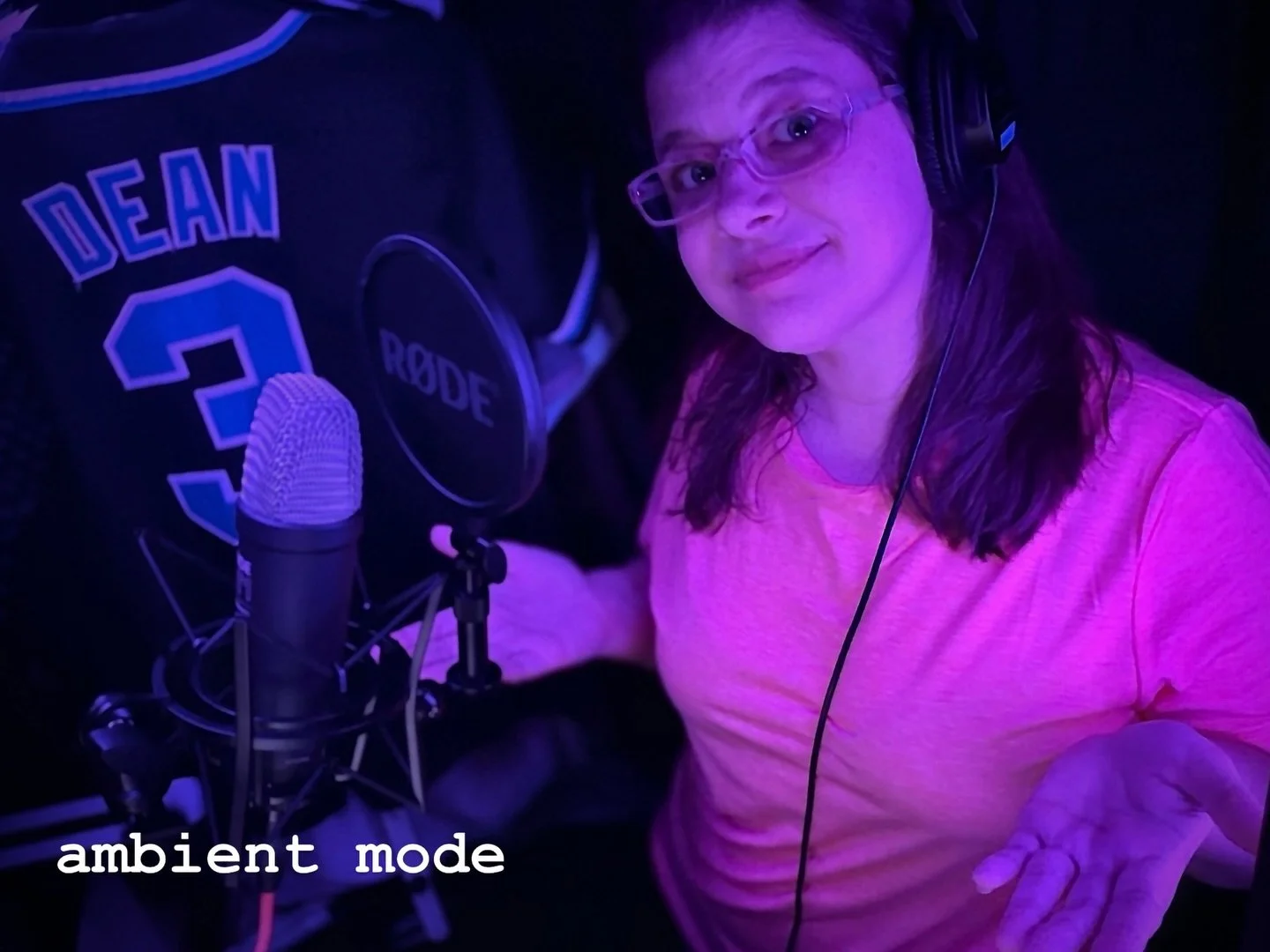 &ldquo;ooh you know what you need? ambient lighting!&rdquo; 🙂&zwj;↕️ say less. ambient mode activated. 💥