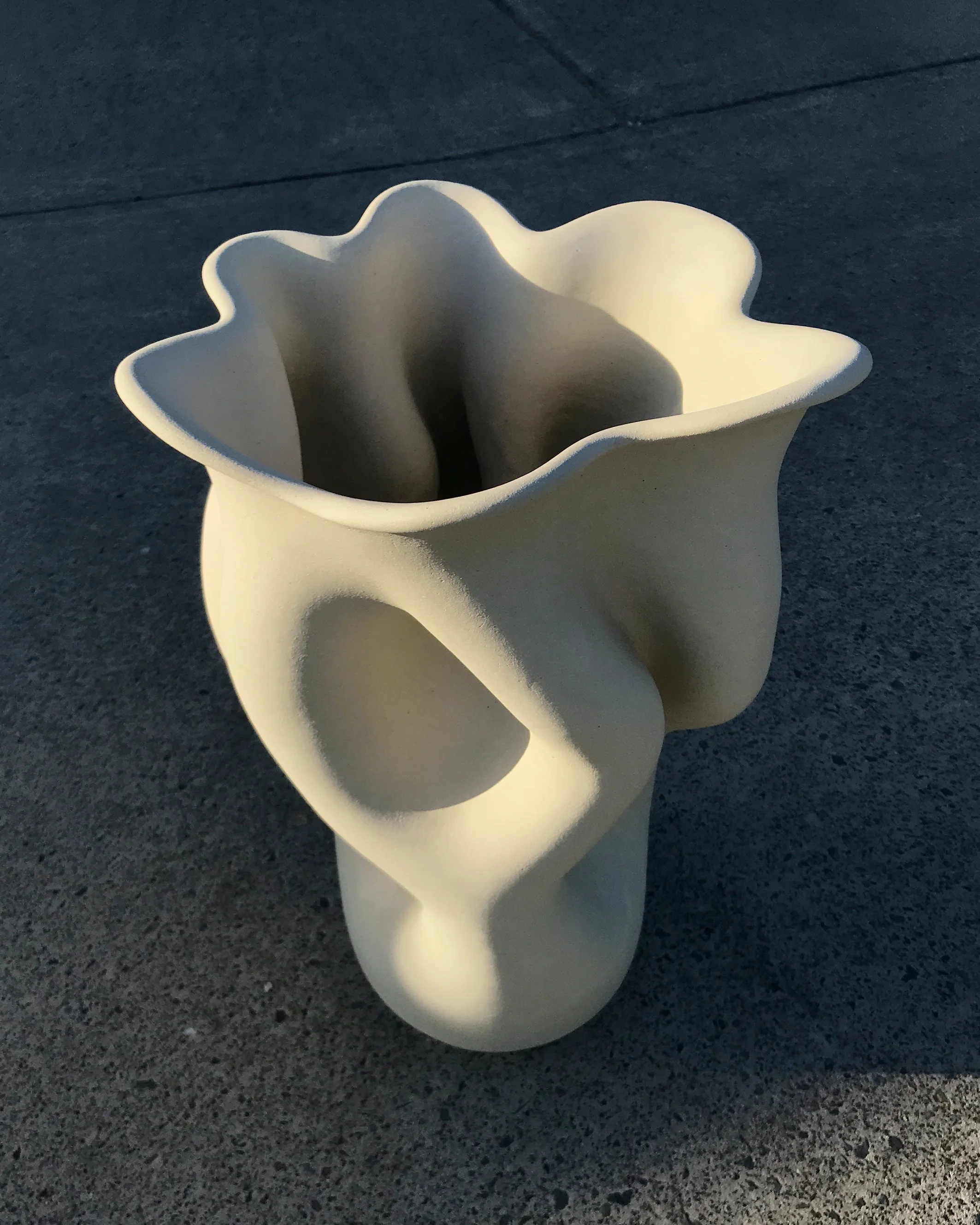 230917_Josh-Galletly_Pressure-Mediation_Ceramic-Vase-11_04_WEB.jpg