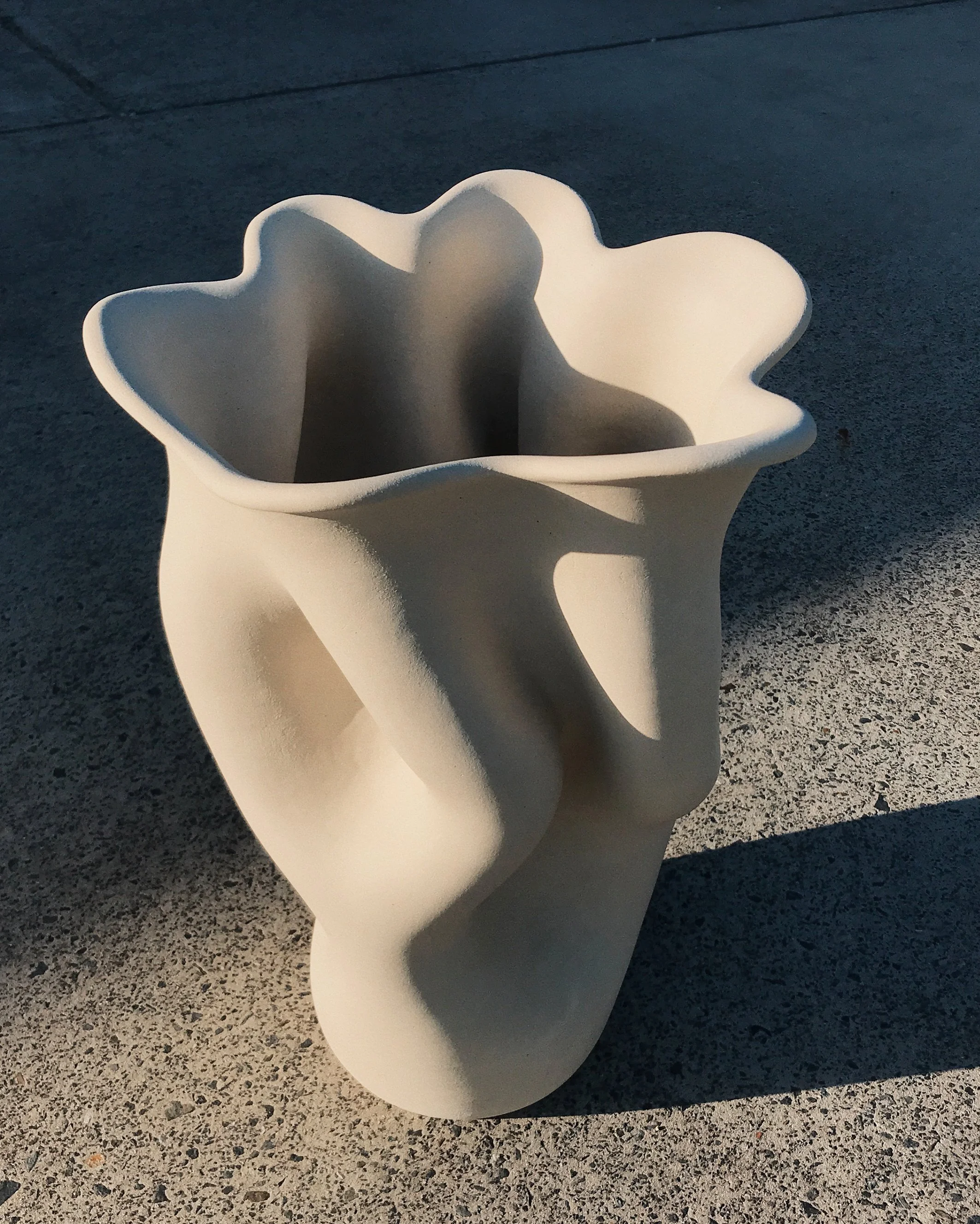 230917_Josh-Galletly_Pressure-Mediation_Ceramic-Vase-11_01_WEB.JPG