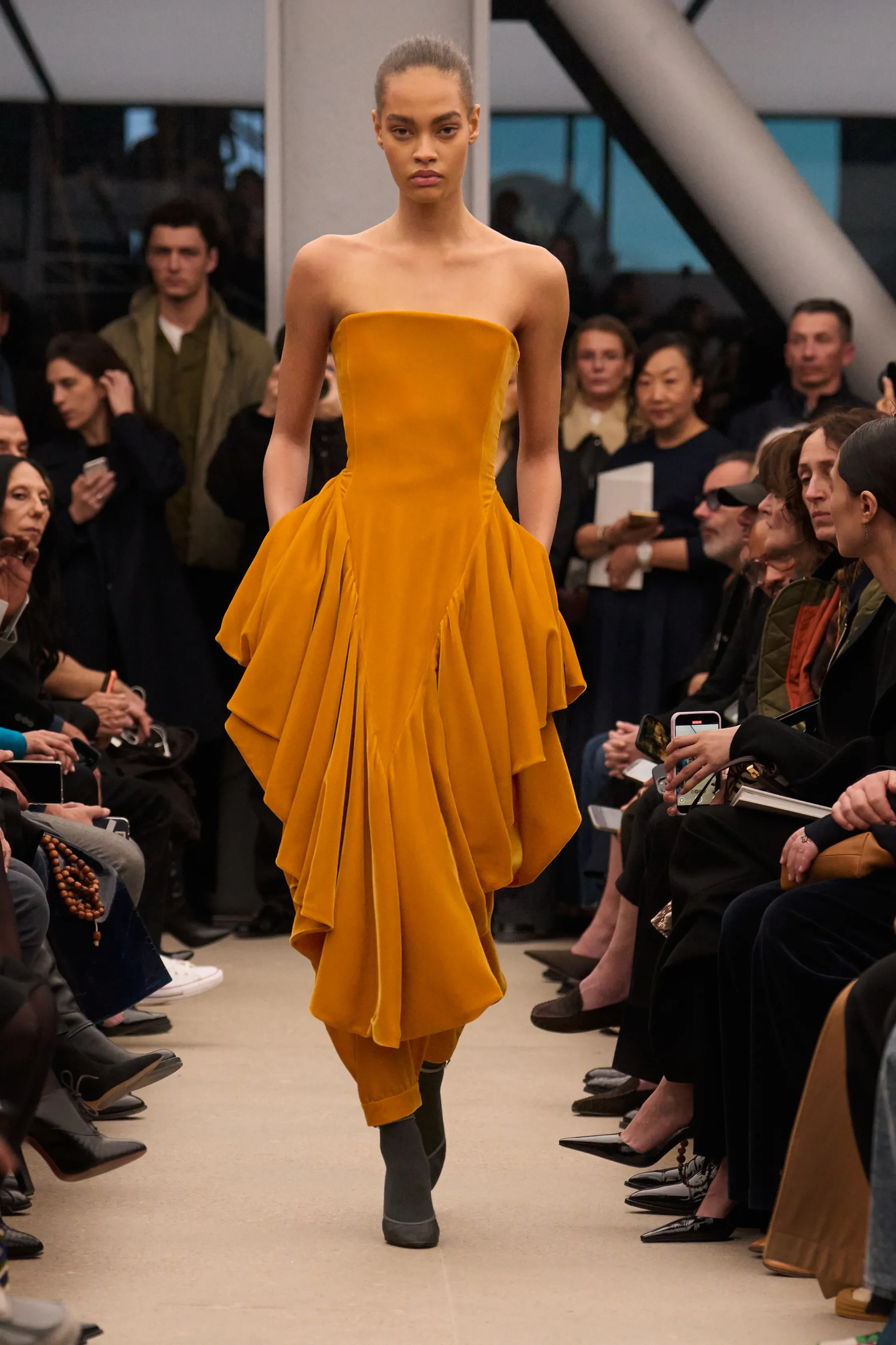 00047-alaia-fall-2026-ready-to-wear-credit-brand.webp