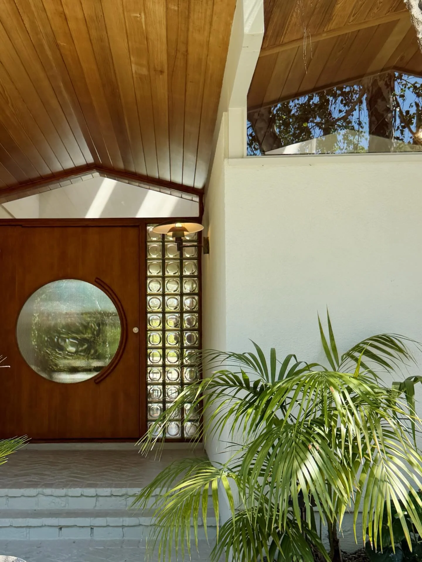 ON THE MARKET 🌿 Upper Nichols Canyon, a 1960 mid-century by Whitney R. Smith, reimagined by @omedezin &mdash;sculptural rooflines, a dramatic sawtooth ceiling, and a bold spiral staircase with a striking red underside. Set on a large lot with pool a