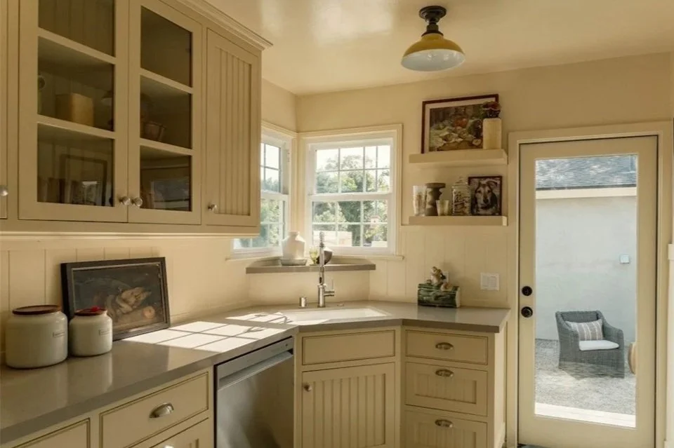 6525 Ruffner Ave | Lake Balboa