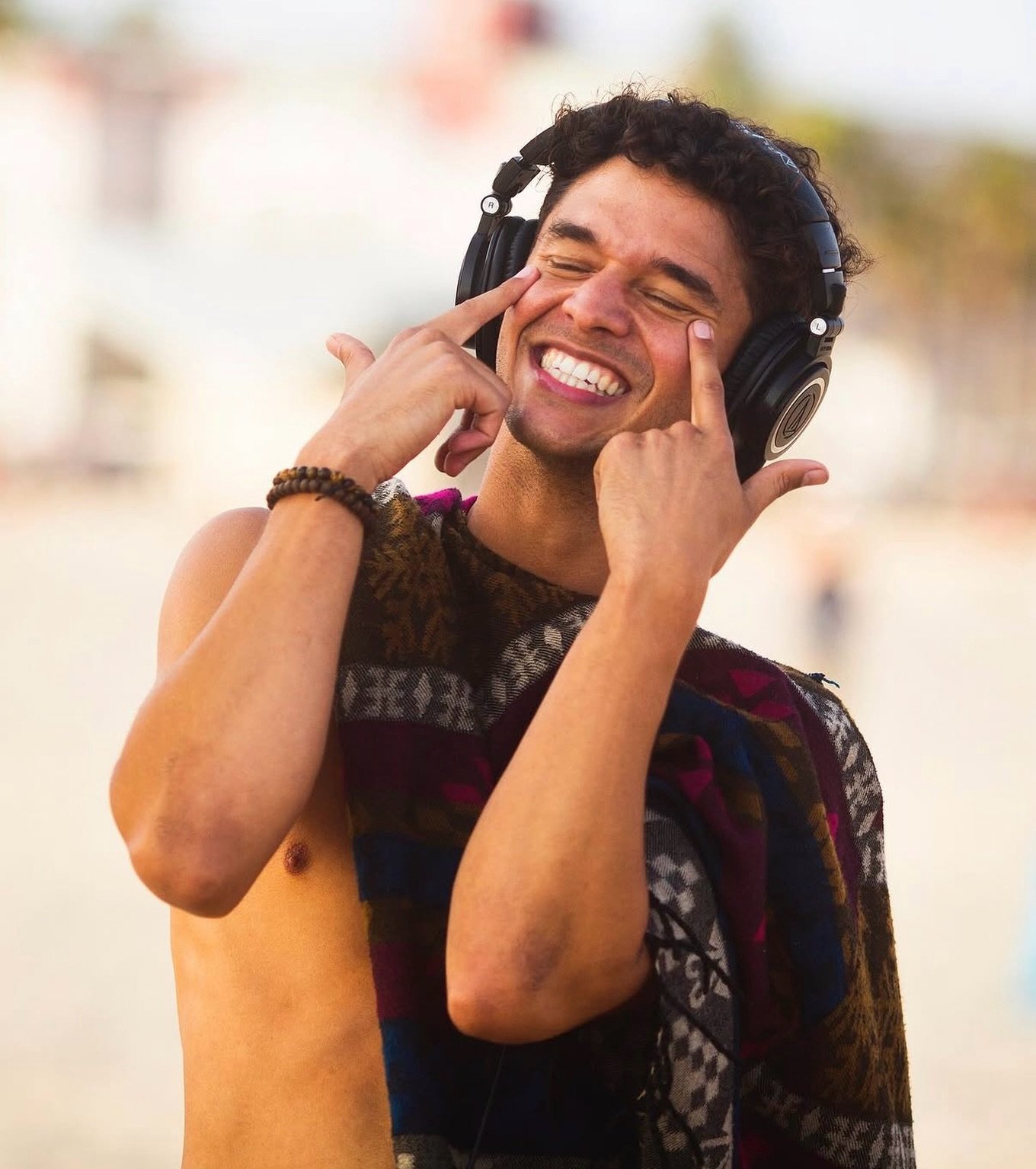 Today&rsquo;s the day. 🌊✨Come dance with us this afternoon. Bare feet, ocean breeze, incredible community, and a soundtrack you won&rsquo;t want to miss.

We&rsquo;re so excited to welcome @milesalixmusic back to Venice Beach.

Miles has a rare gift