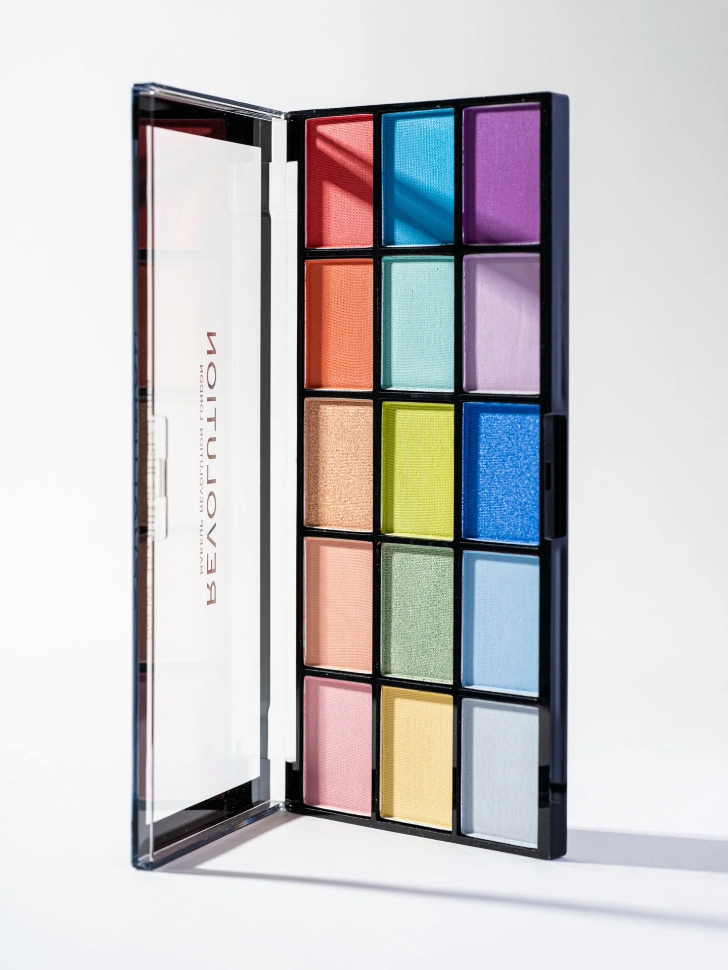 If you sell color, this is the moment. No distractions, no overthinking - just something that makes people stop, look, and pick a shade.

Simple works.

#productphotography #beautybrand #ecommercephotography #brandcontent #oestestudios
