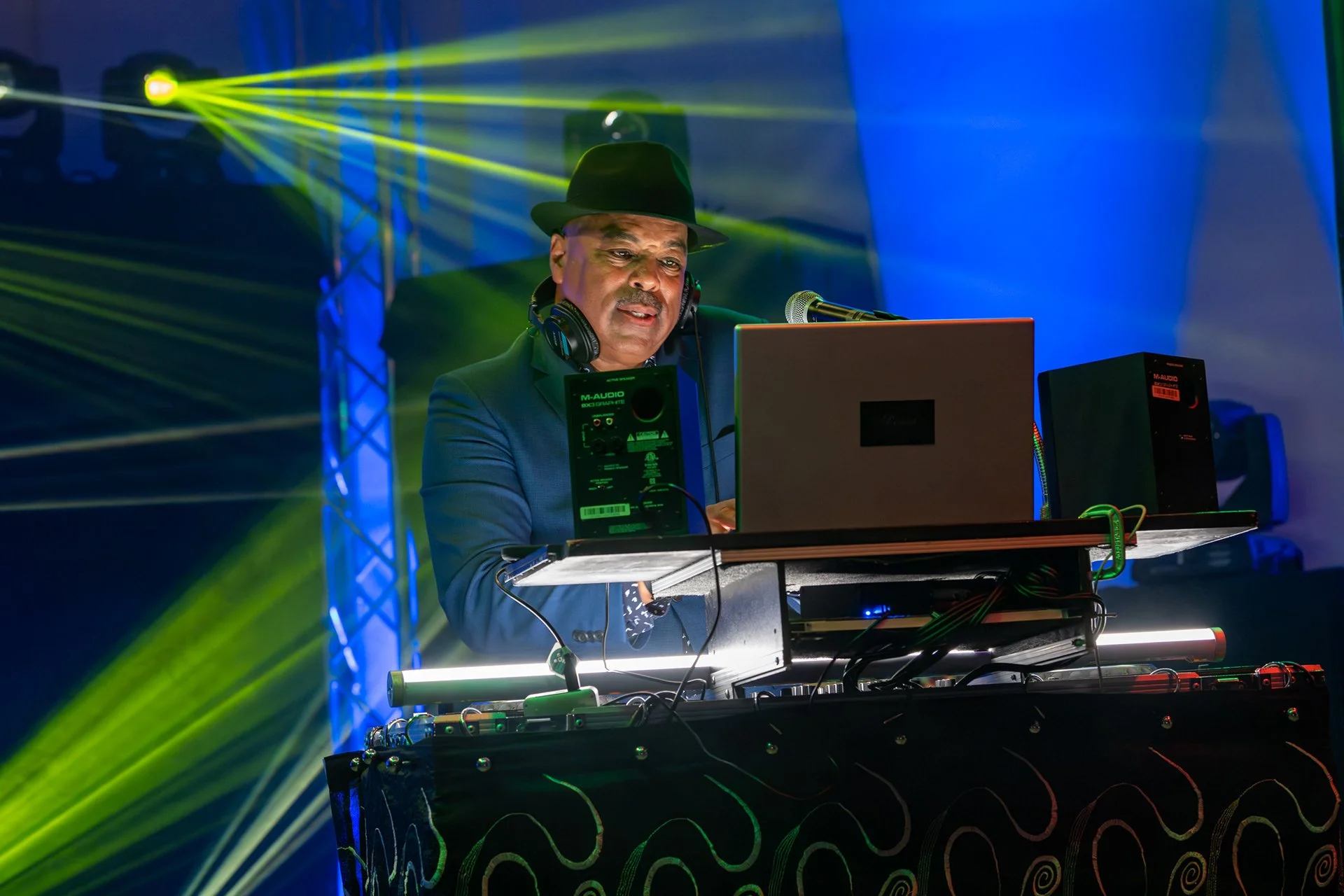 Boutique family portraits & professional headshots in Santa Clarita and Granada Hills.