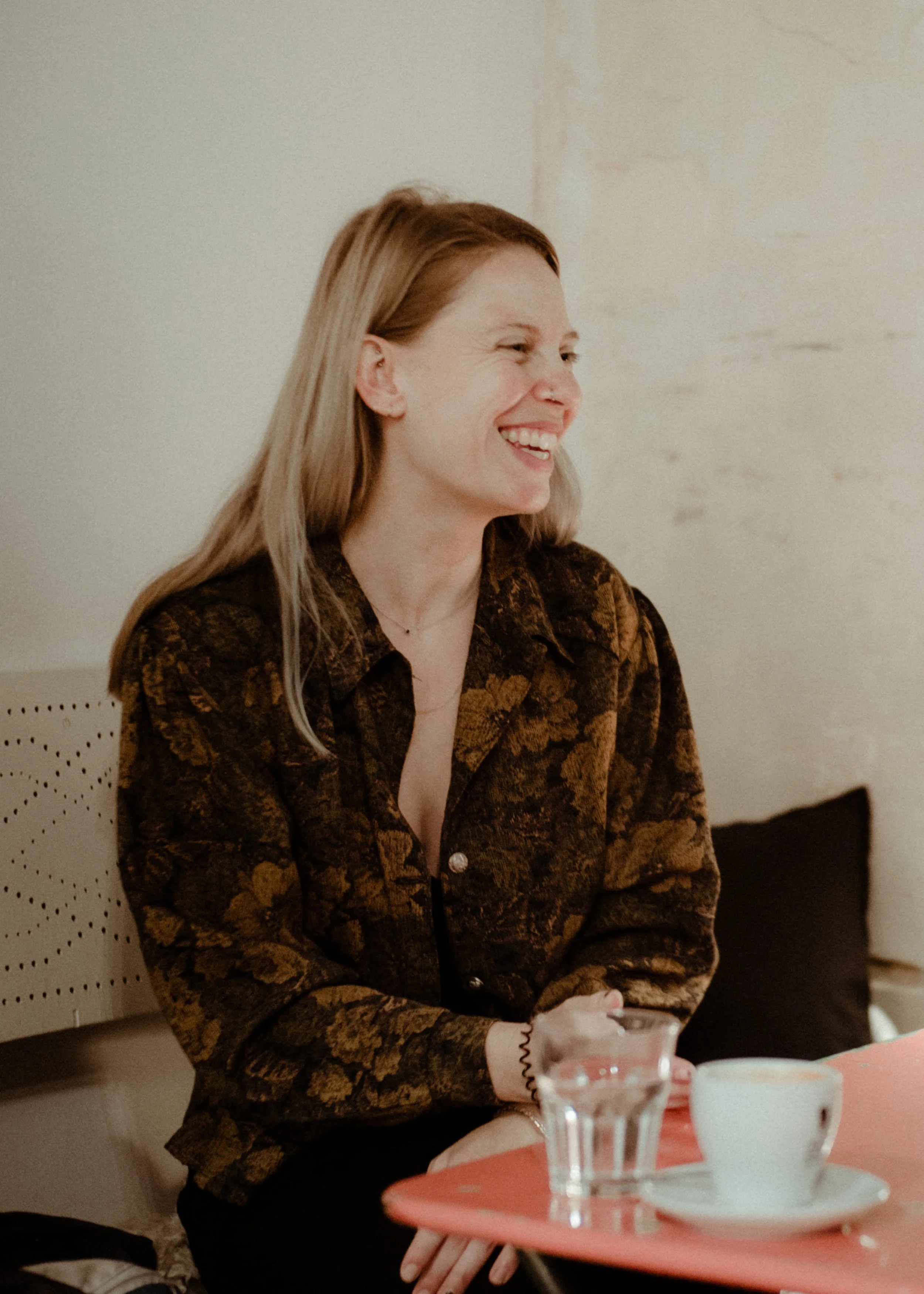 Feministische Designerin und Illustratorin