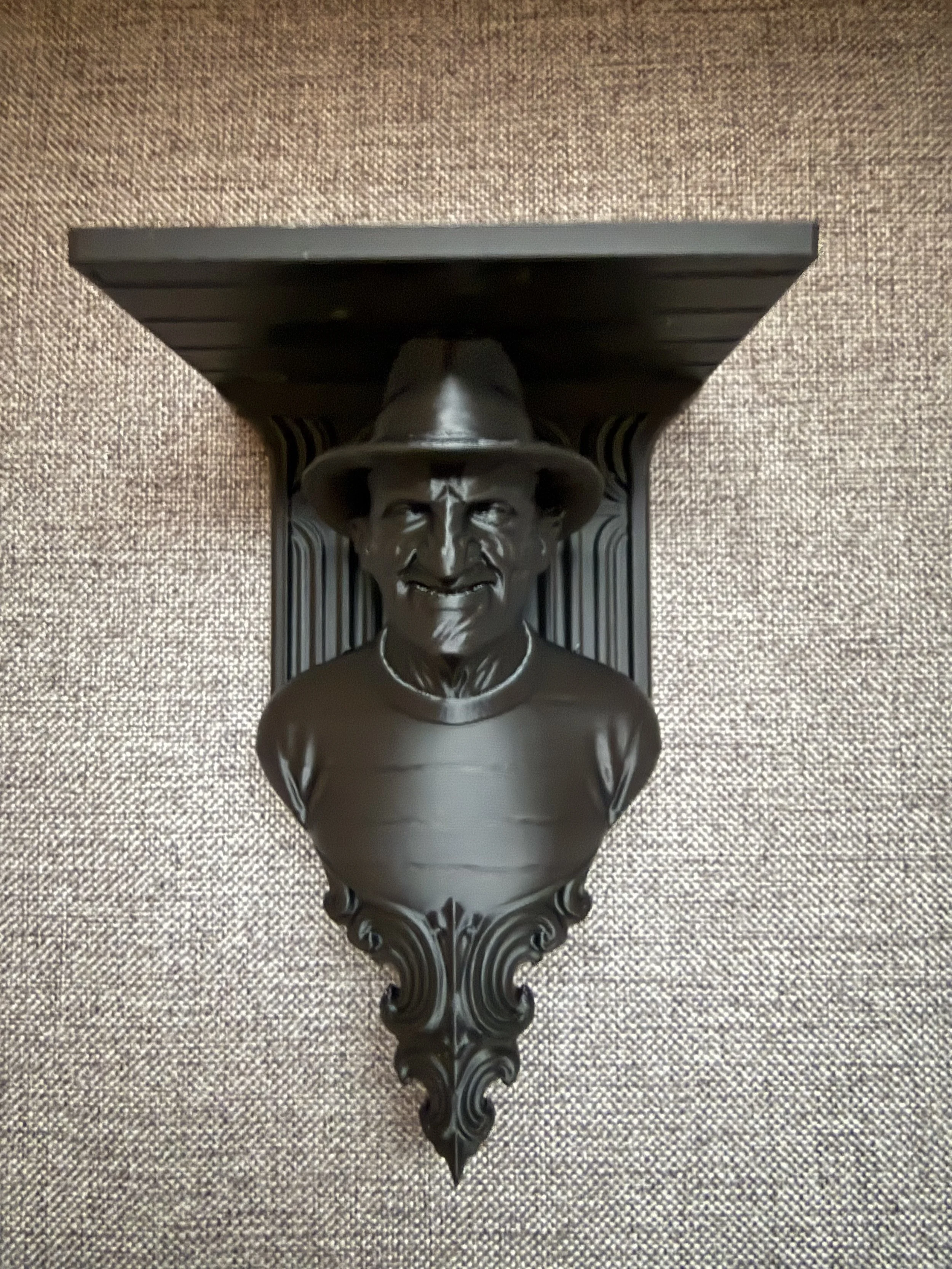 Freddy Kruger Shelf - Horror Collectors Edition