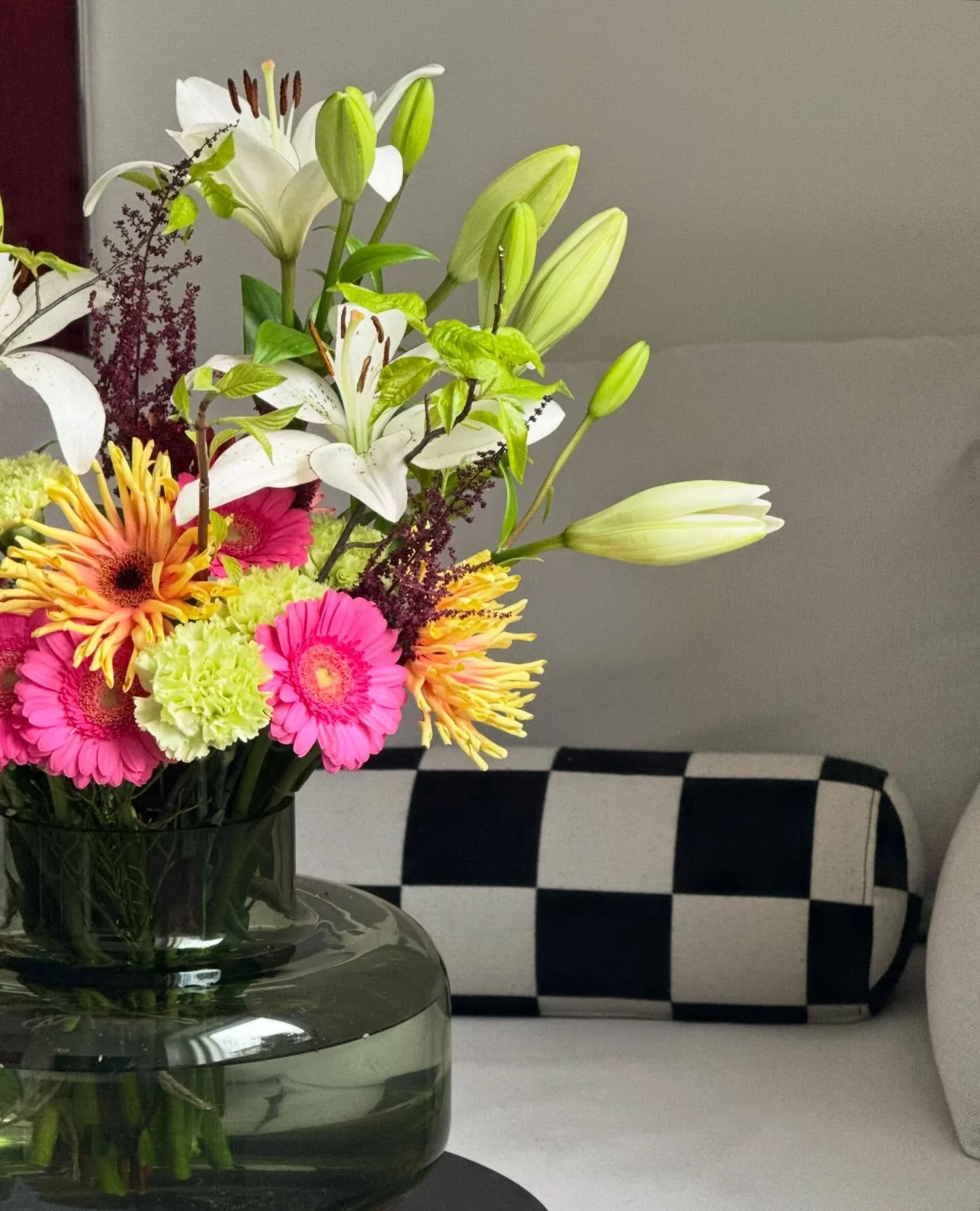 Hemmottele itse&auml;si tai l&auml;heist&auml;si jatkuvalla kukkatilauksella. 🩷 Tilaa Blommis verkkosivuiltamme blommis.fi
