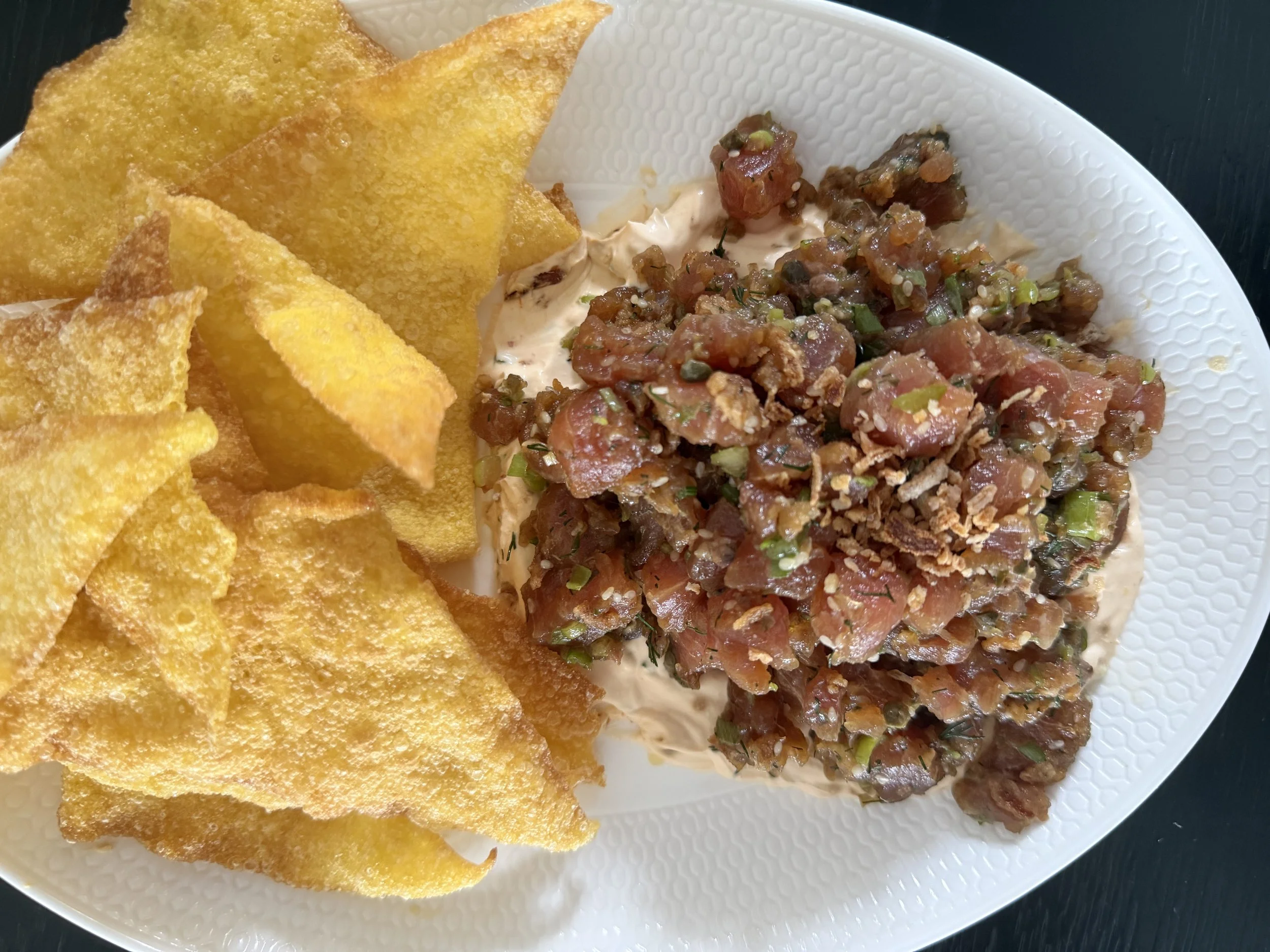 Tuna tartare with wonton crisps