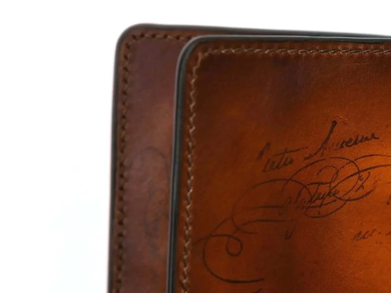 Portefeuille en cuir tanné végétal patiné à la main